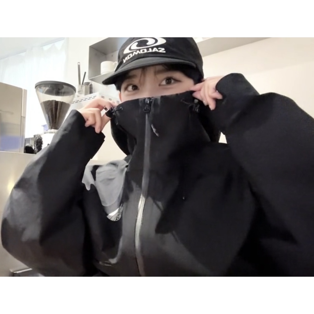 Salomon Link 6 Panel Cap Black, The North Face White Label Slope 3L Jacket Black 착용 스타일 - 2