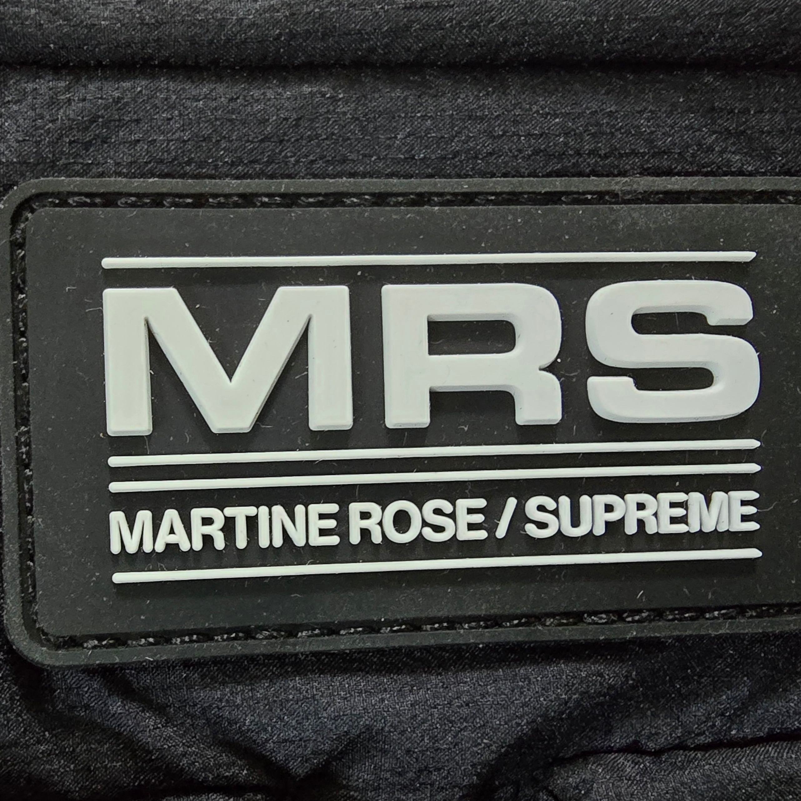 Supreme x Martine Rose Mini Duffle Bag Black - 24FW, Supreme Woven Shoulder Bag Black - 24SS 착용 스타일 - 3