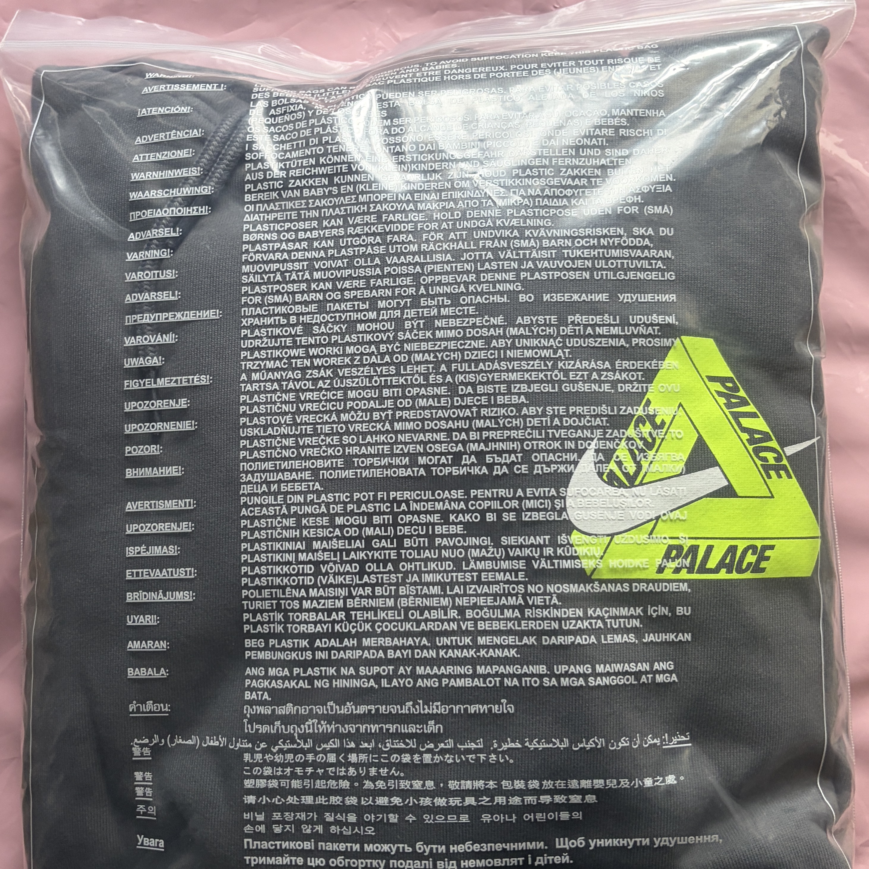 Palace x Nike Tri Swoosh Hood Charcoal - 25FW 착용 스타일 - 2