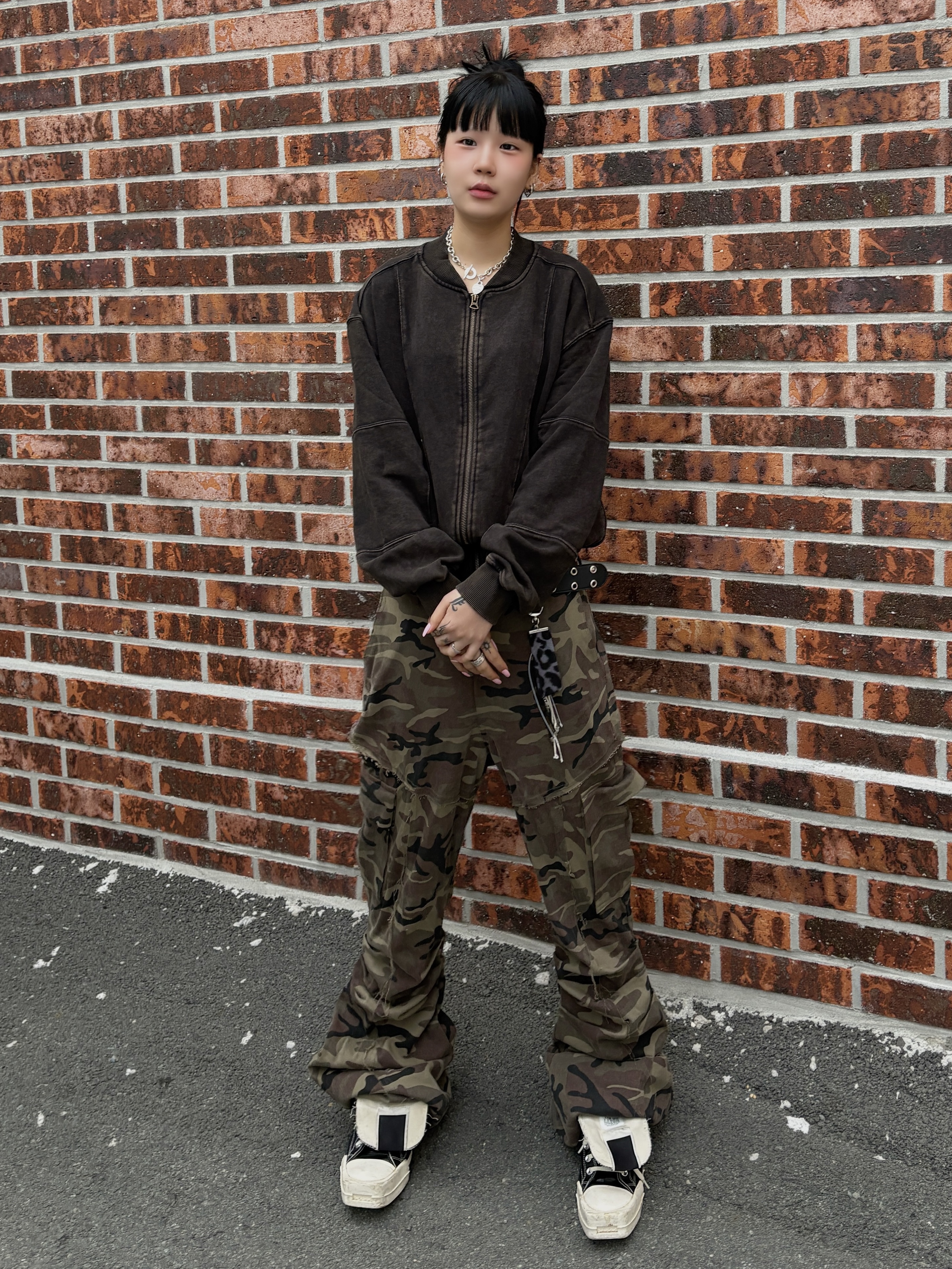 Converse x Drkshdw Turbodrk Chuck 70 Hi Black Lacquered Denim 착용 스타일 - 2