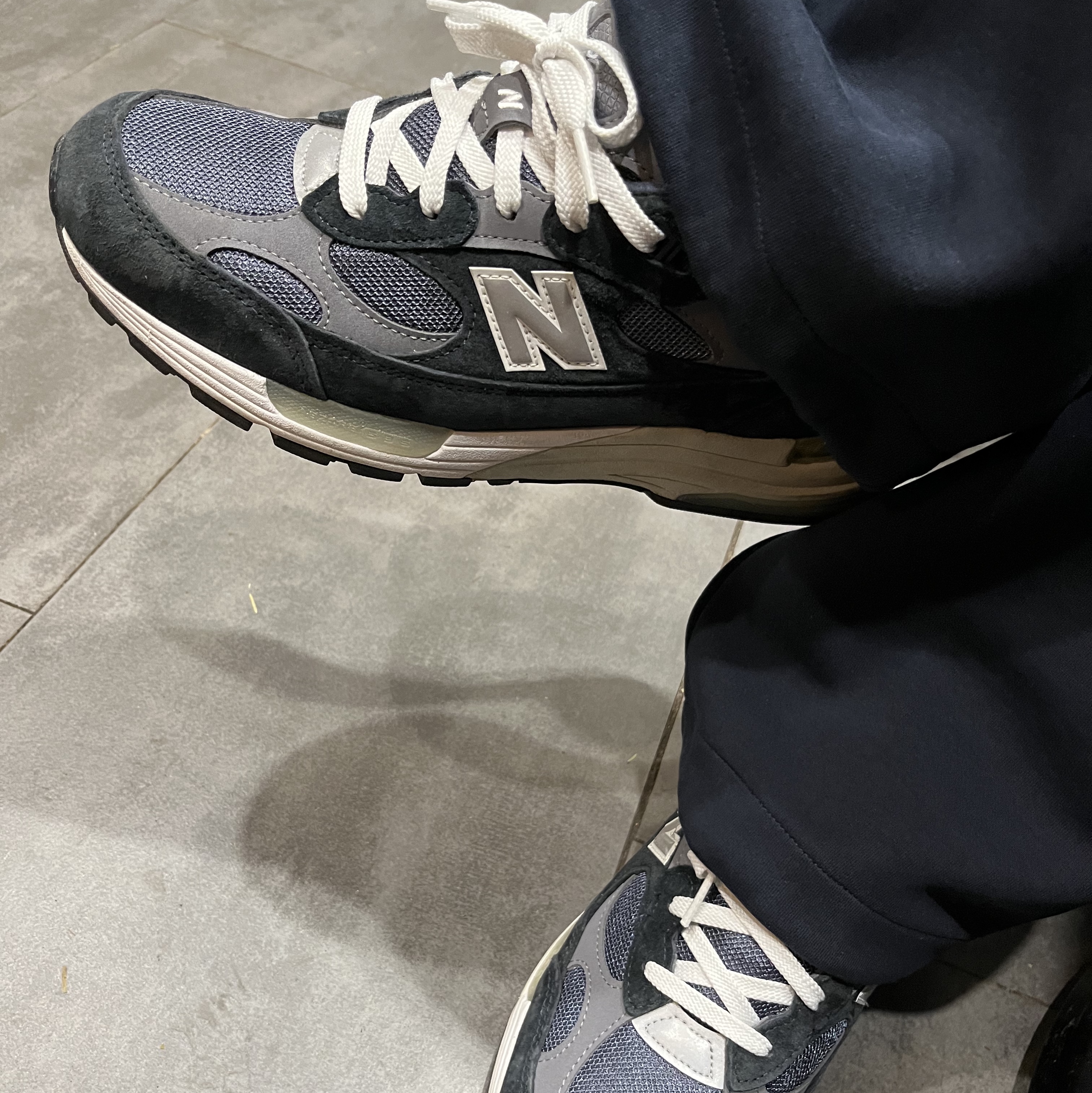 New Balance 992 Made in USA Navy 착용 스타일 - 3