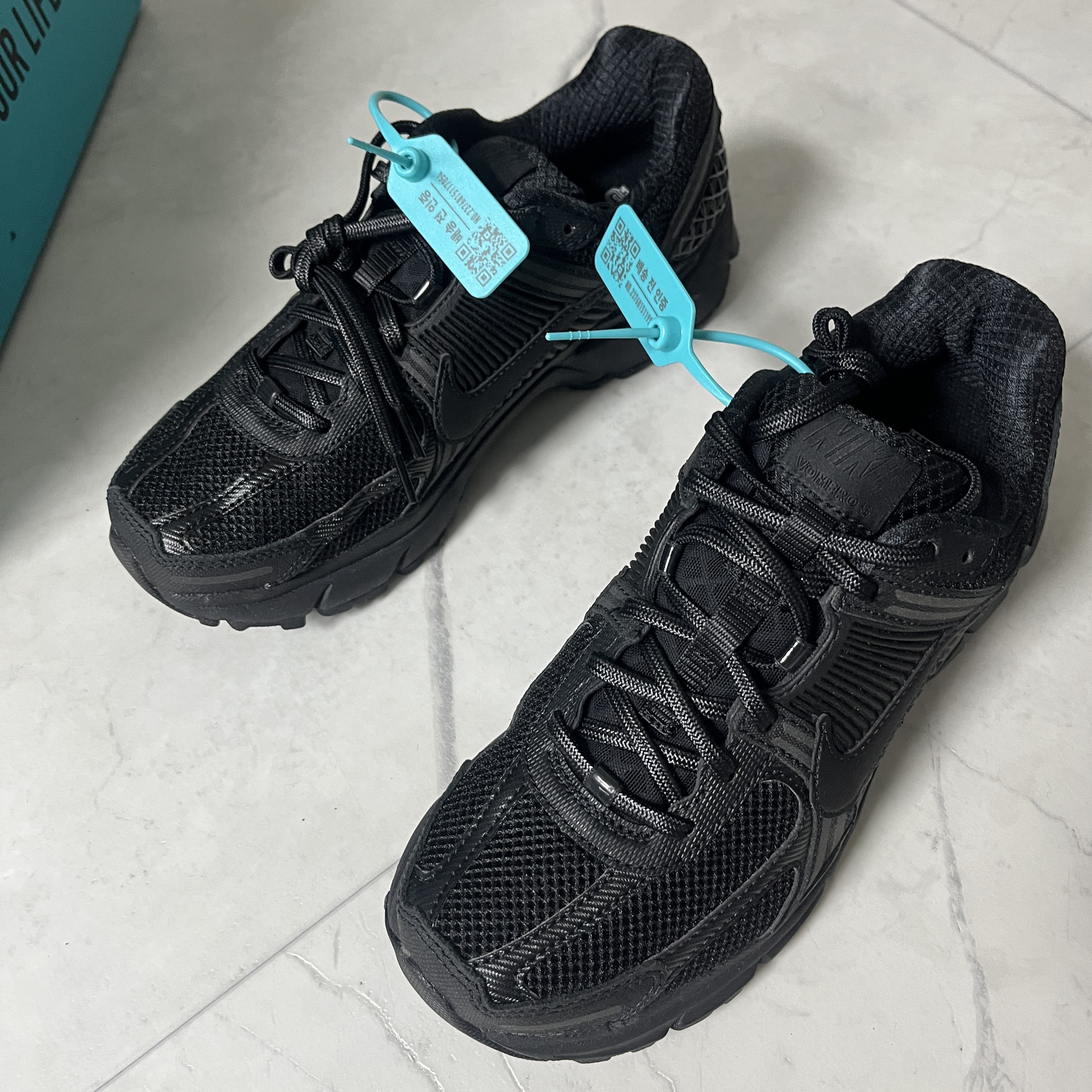 Nike Zoom Vomero 5 SP Black 착용 스타일
