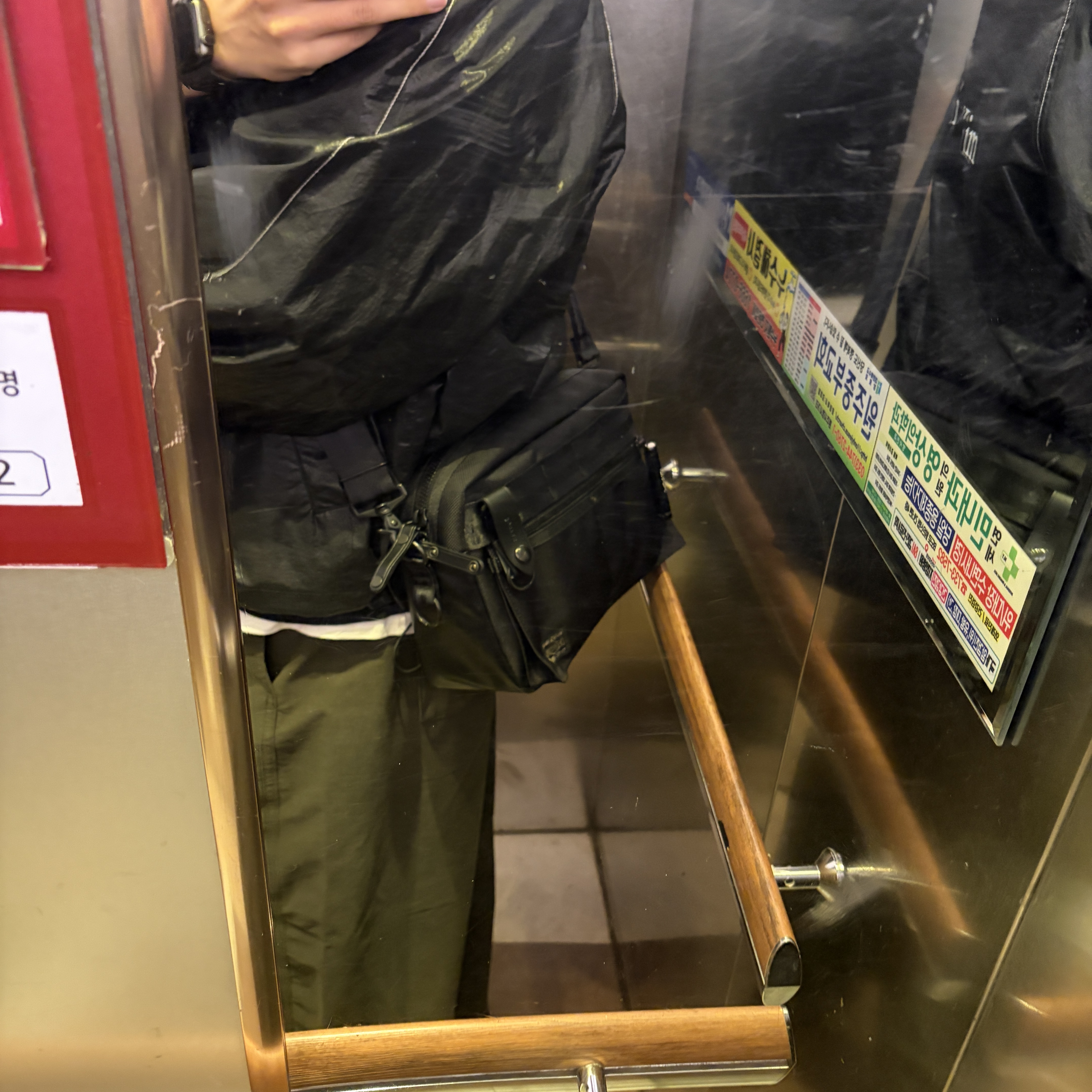 Porter Heat Shoulder Bag Black 착용 스타일 - 2