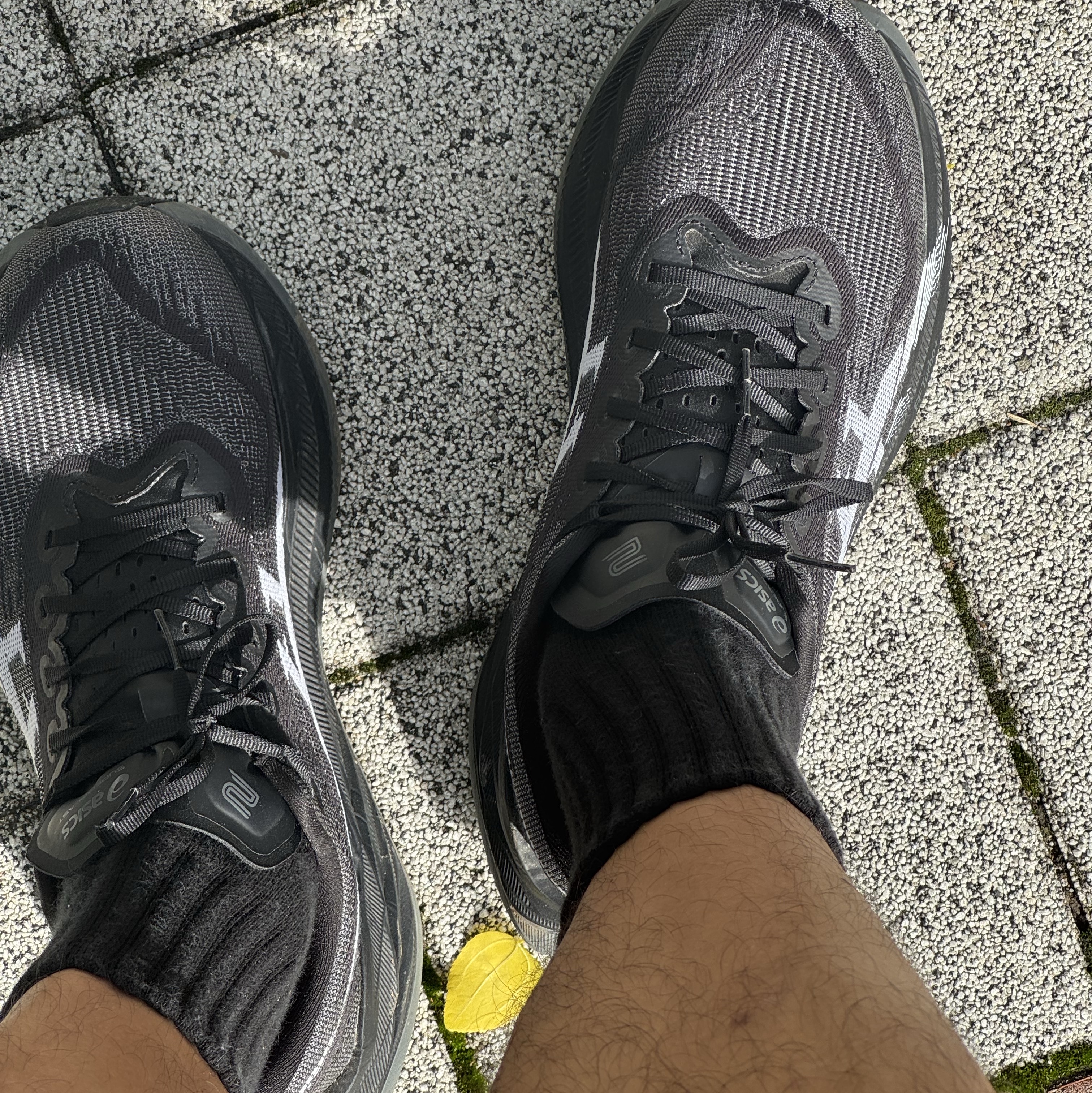 Asics Superblast 2 Black White 착용 스타일