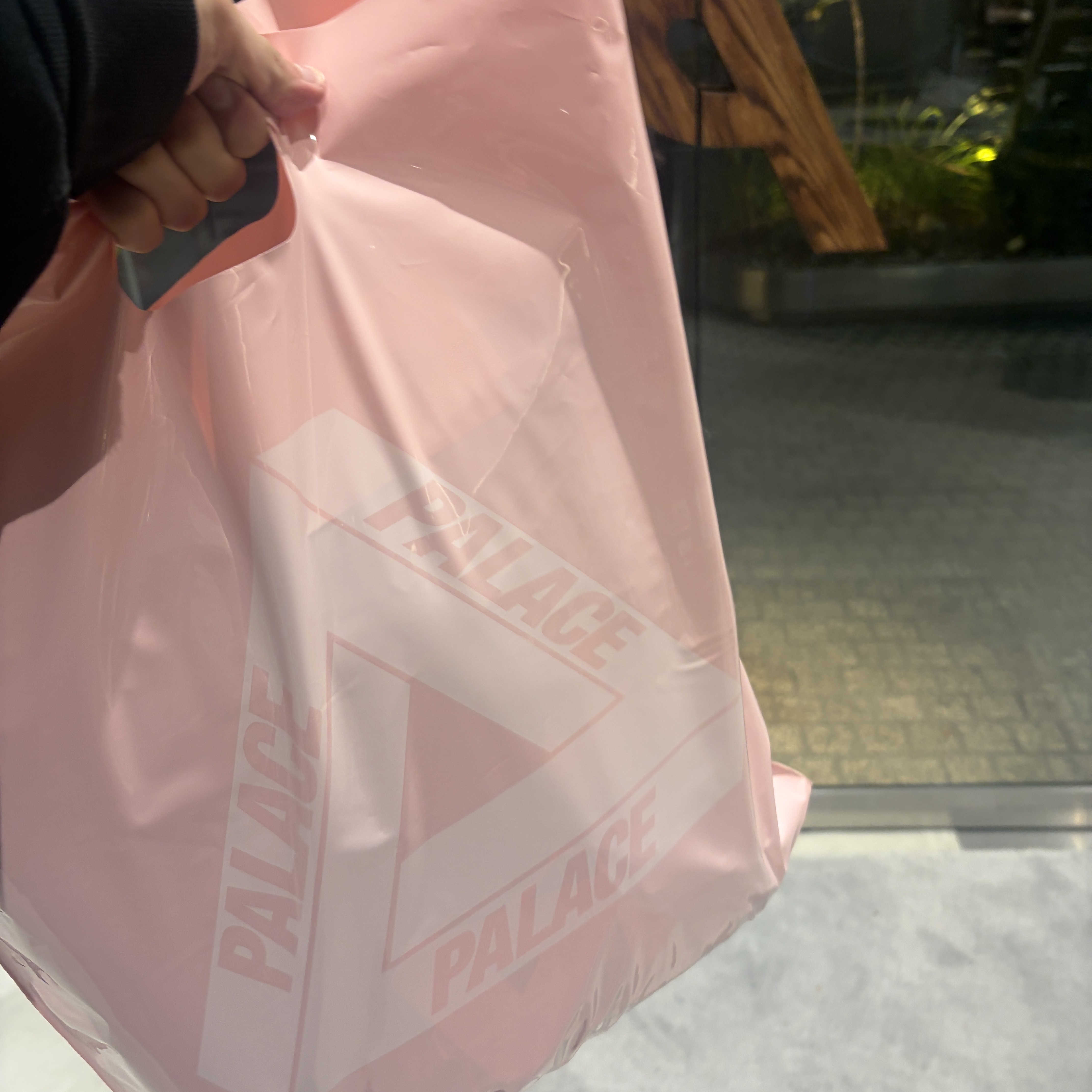 Palace x Nike Tri Swoosh Hood Charcoal - 25FW 착용 스타일 - 1
