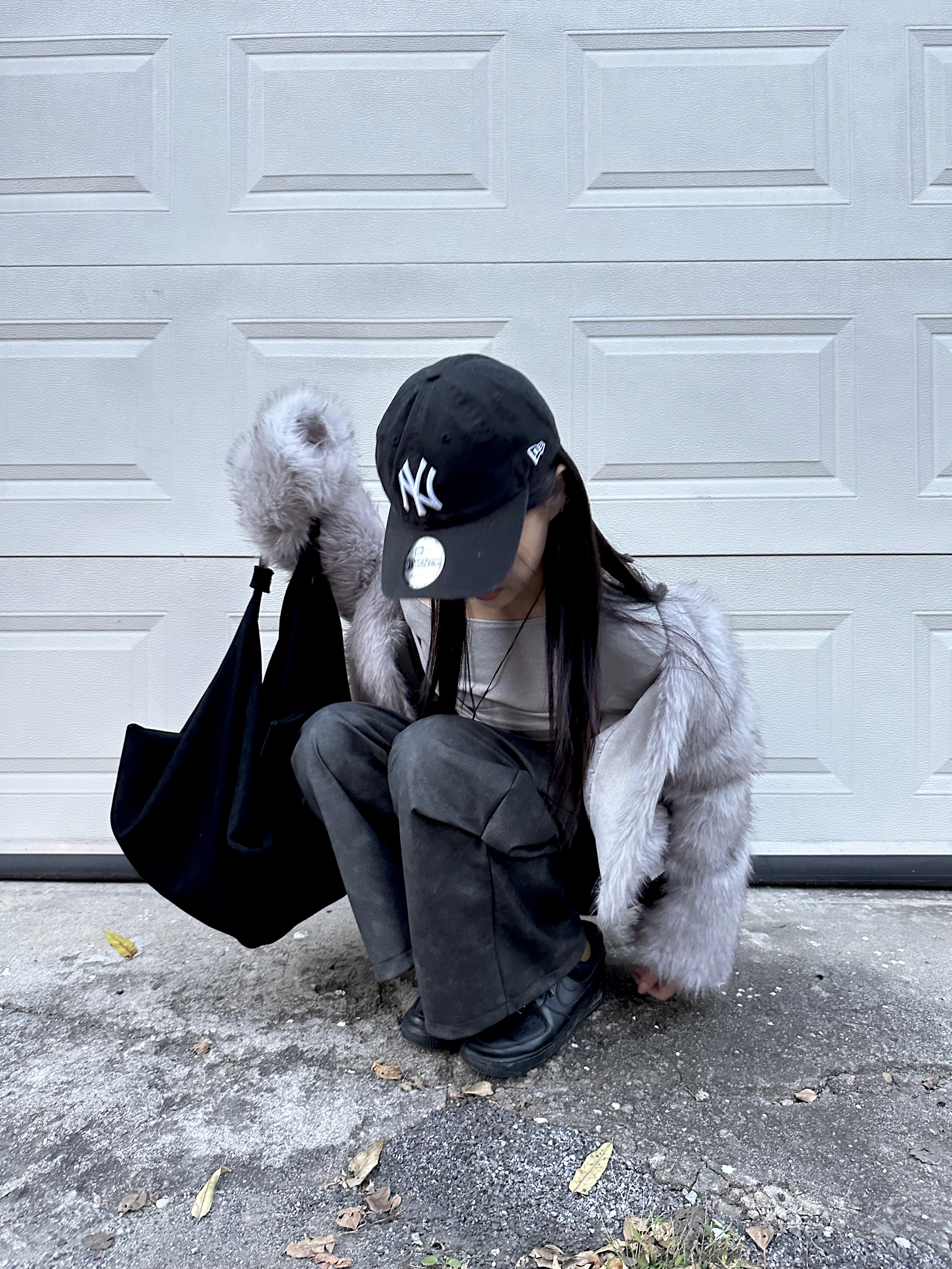 New Era x MoMA New York Yankees Cap Navy, (W) Nike Air Force 1 '07 Low Triple Black 착용 스타일 - 6