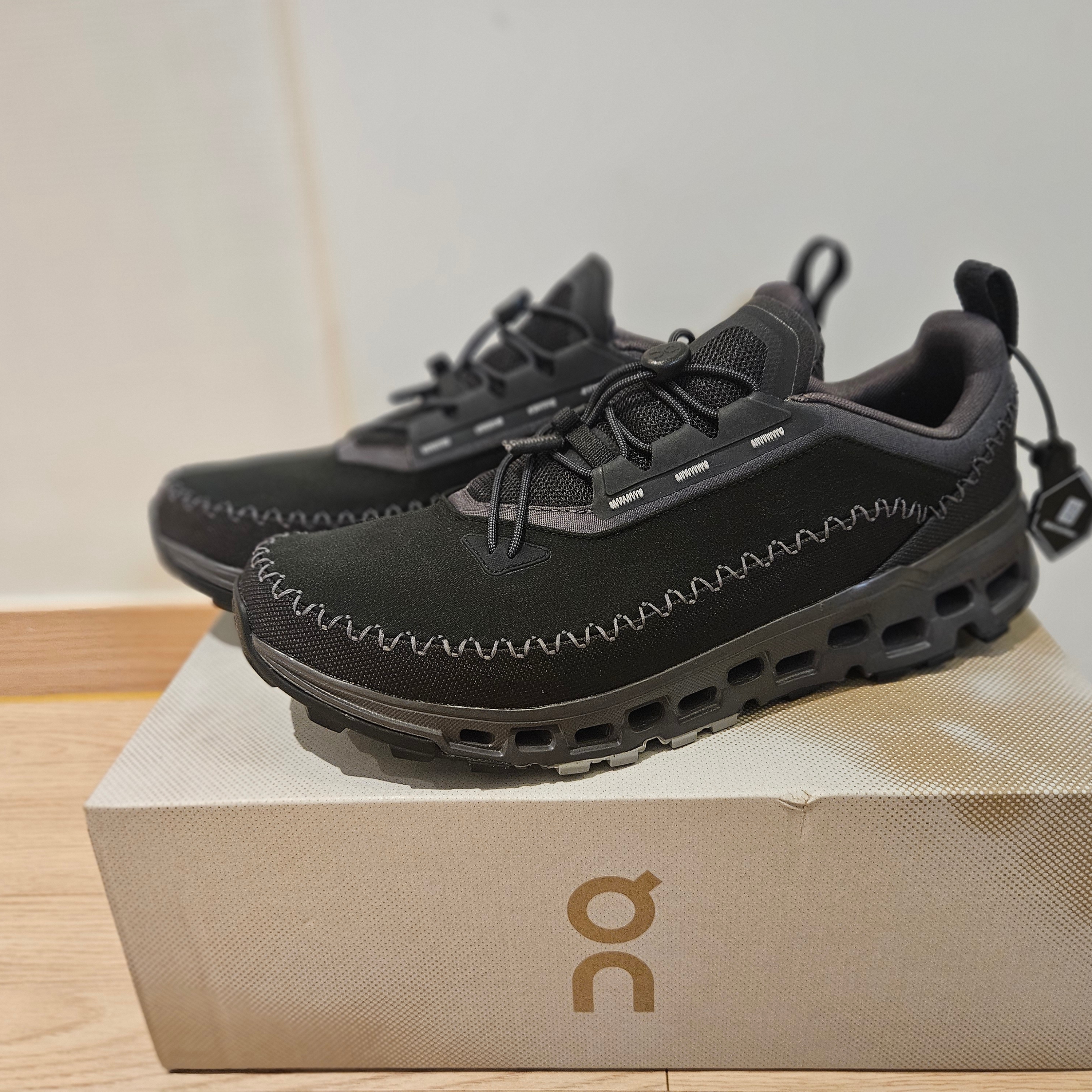 On Running Cloudaway 2 Black Eclipse 착용 스타일 - 1