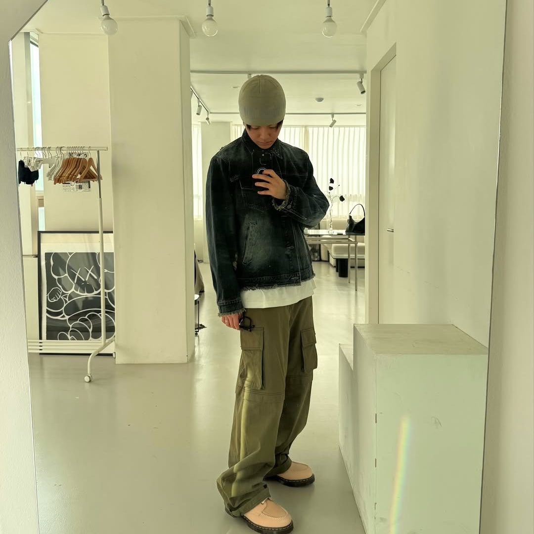 Mea Damaged Stud Denim Jacket Indigo 착용 스타일 - 1