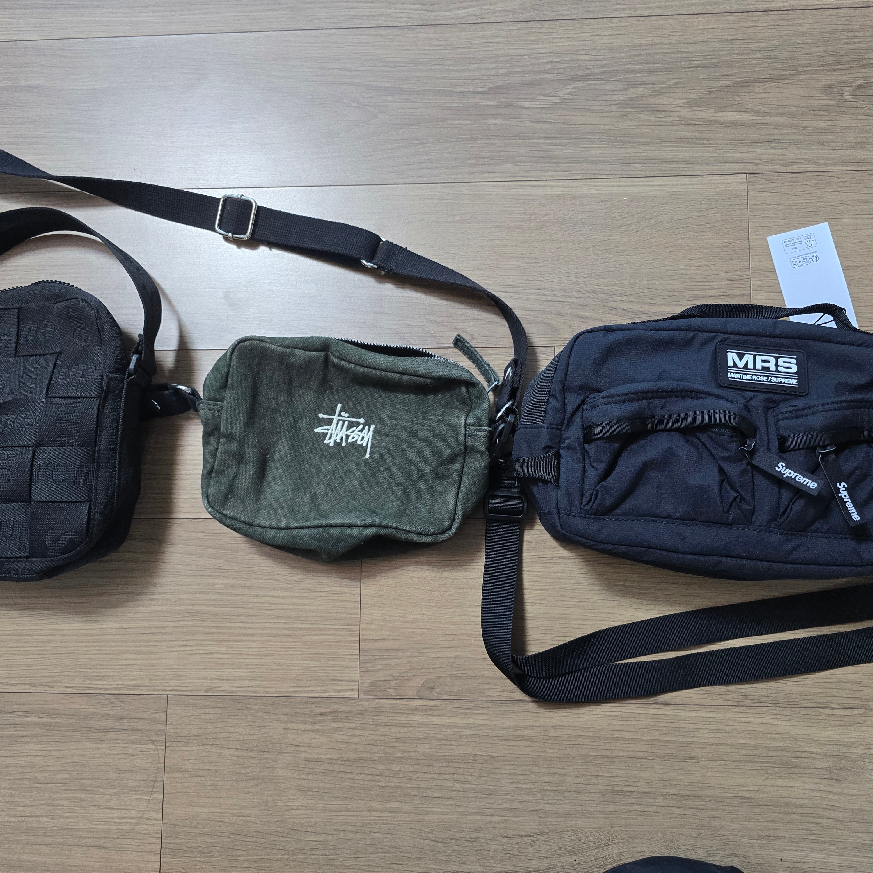 Supreme x Martine Rose Mini Duffle Bag Black - 24FW, Supreme Woven Shoulder Bag Black - 24SS 착용 스타일 - 5