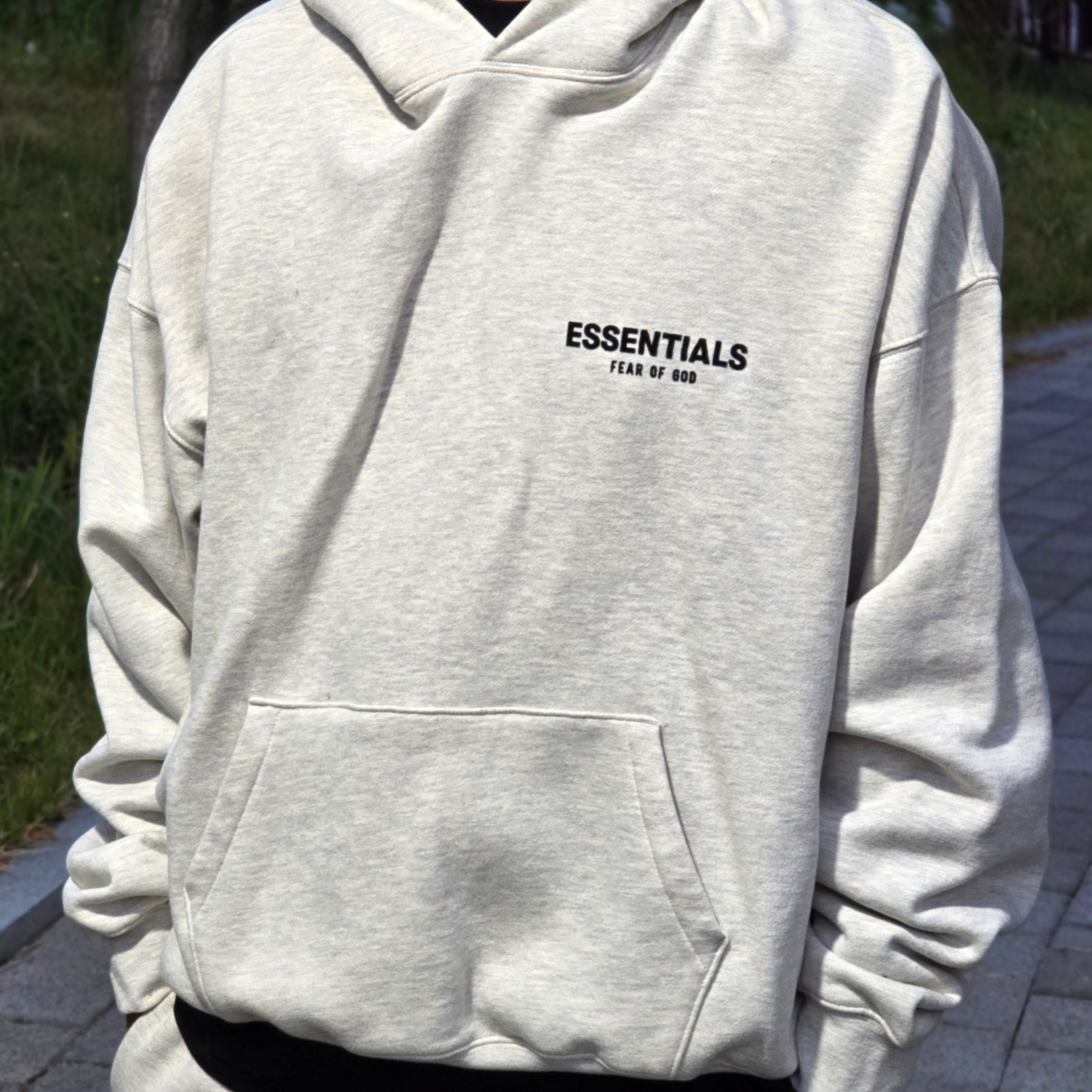 Essentials The Core Collection Hoodie Light Oatmeal 착용 스타일