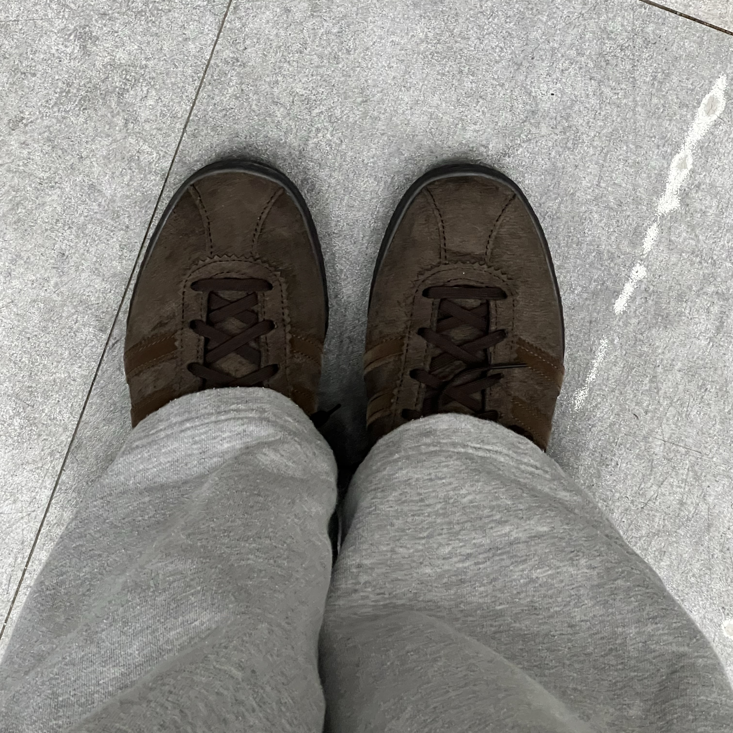 Adidas Tobacco Gruen Dark Brown 착용 스타일 - 2