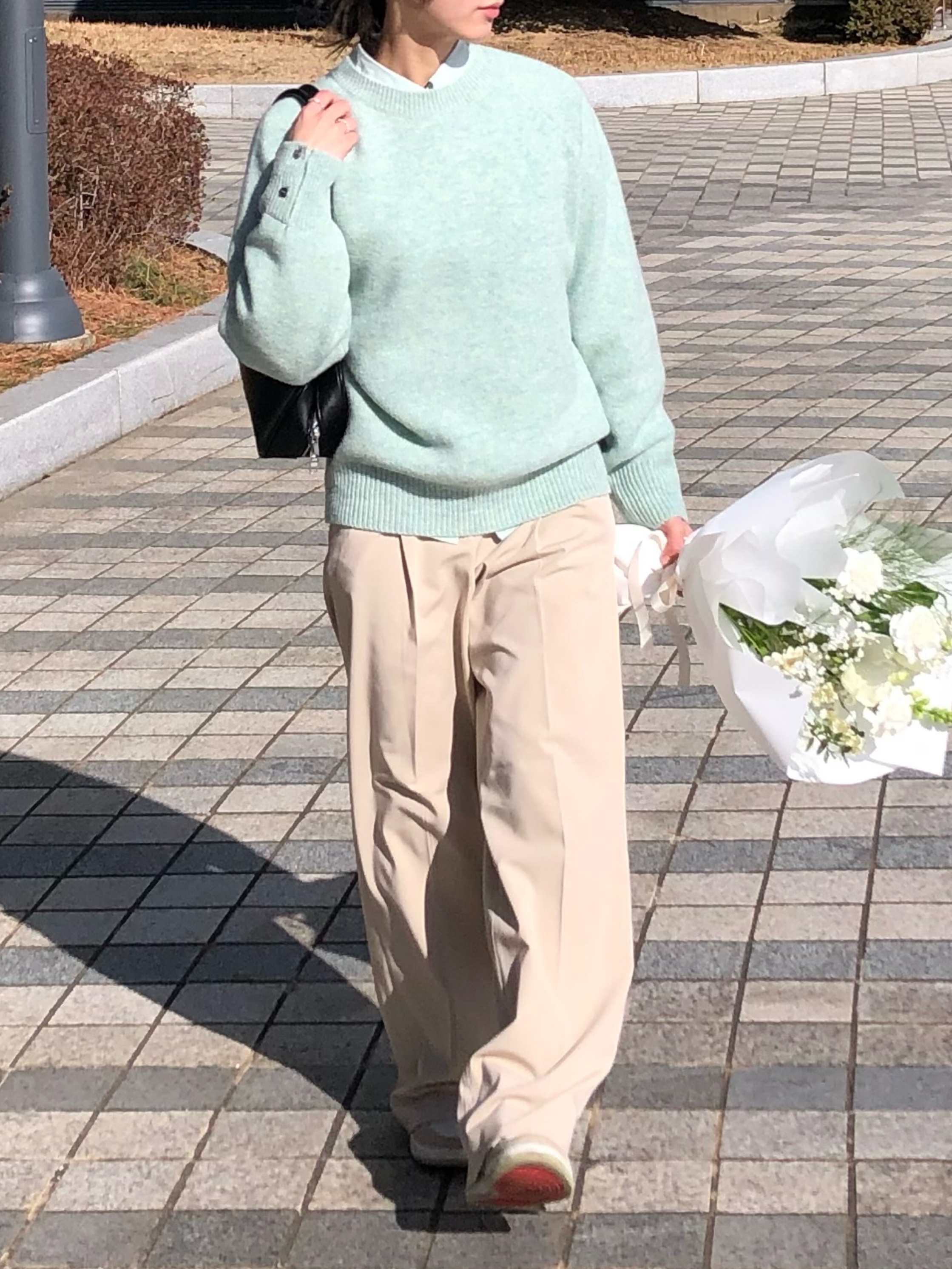 Knitted Shaggy Dog Wool 100% Round Knit Mint 착용 스타일