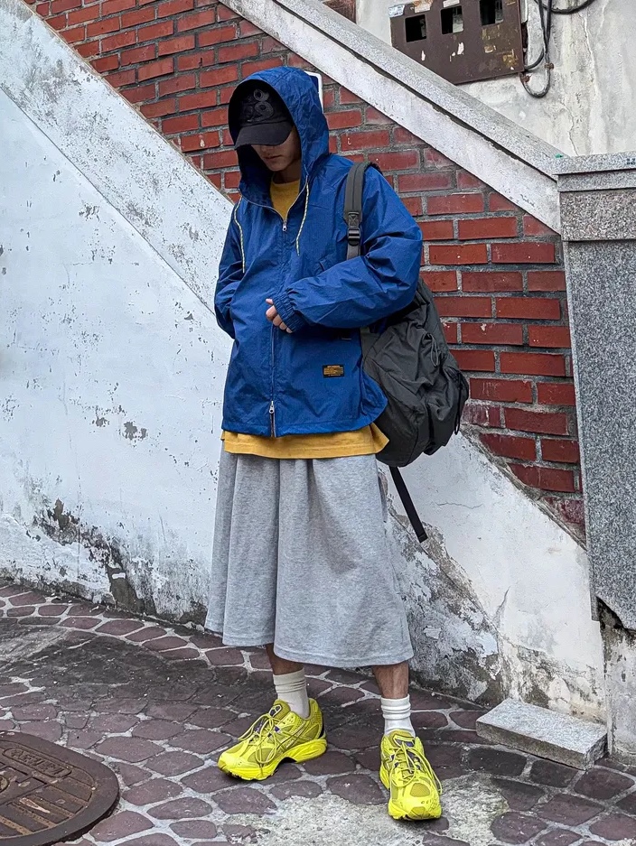 QT8 GARMENTS Nostalgia Windbreaker Blue 착용 스타일 - 2