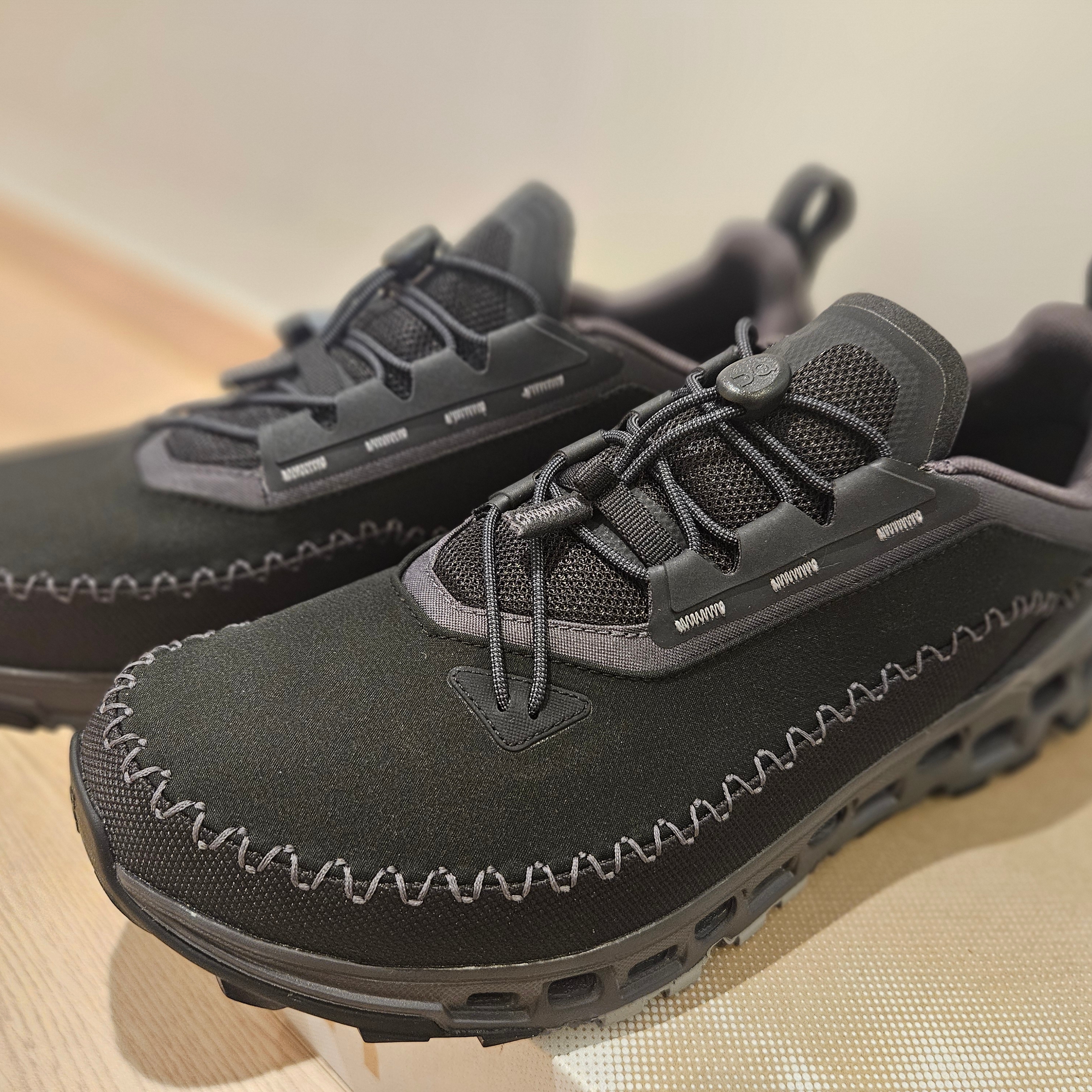 On Running Cloudaway 2 Black Eclipse 착용 스타일 - 2