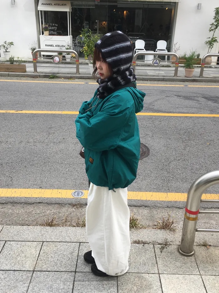 QT8 GARMENTS Nostalgia Windbreaker Green 착용 스타일 - 4