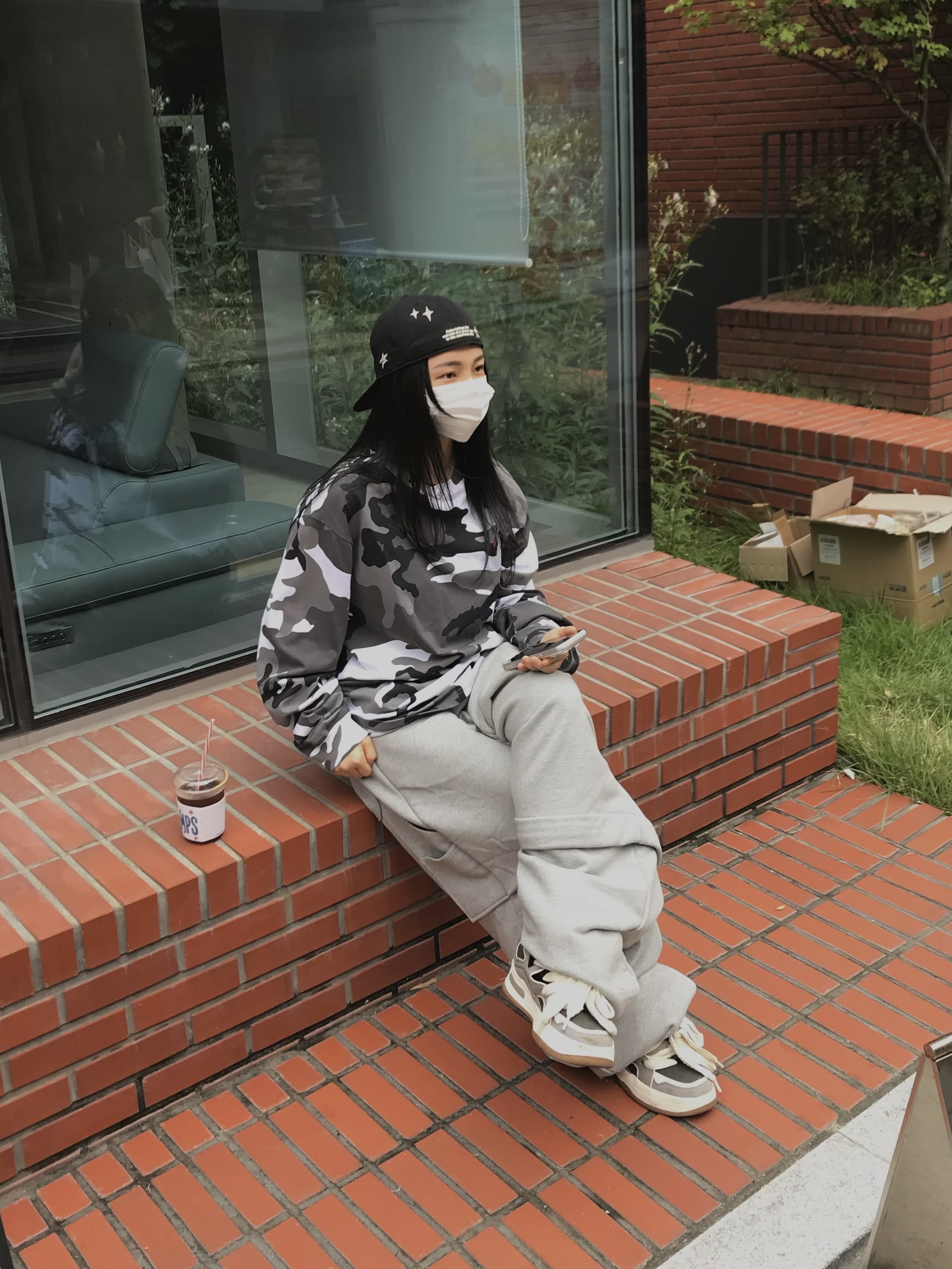 Supreme Small Box L/S T-Shirt Snow Camo - 25SS, MJD Detachable Carpenter Sweat Pants Melange Grey 착용 스타일 - 3