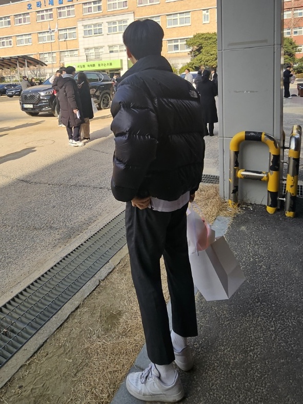 The North Face 1996 Eco Nuptse Jacket Real Black 착용 스타일
