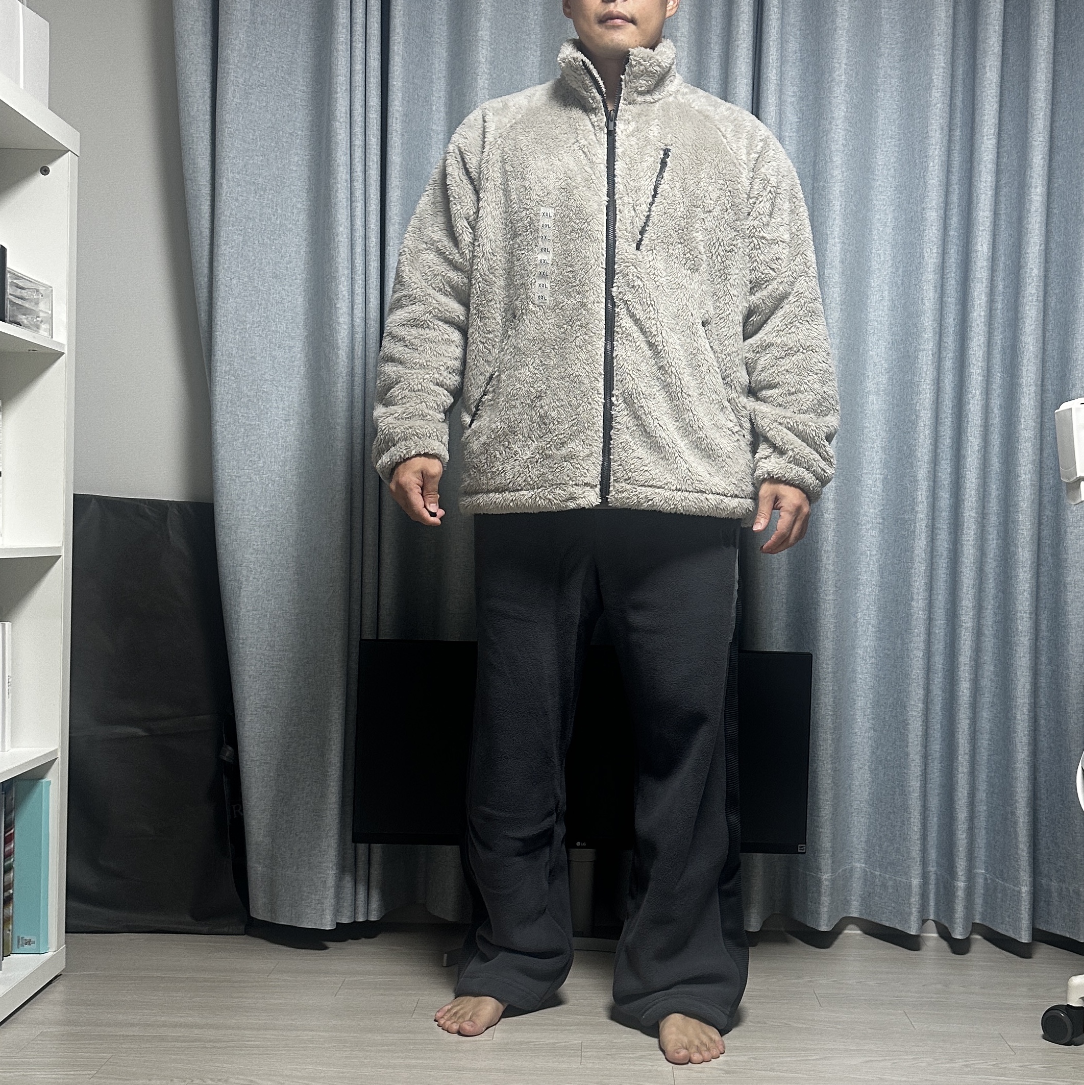 Uniqlo x Needles Fleece Jacket Beige - KR, Uniqlo x Needles Fleece Wide Pants Dark Gray - KR 착용 스타일 - 1