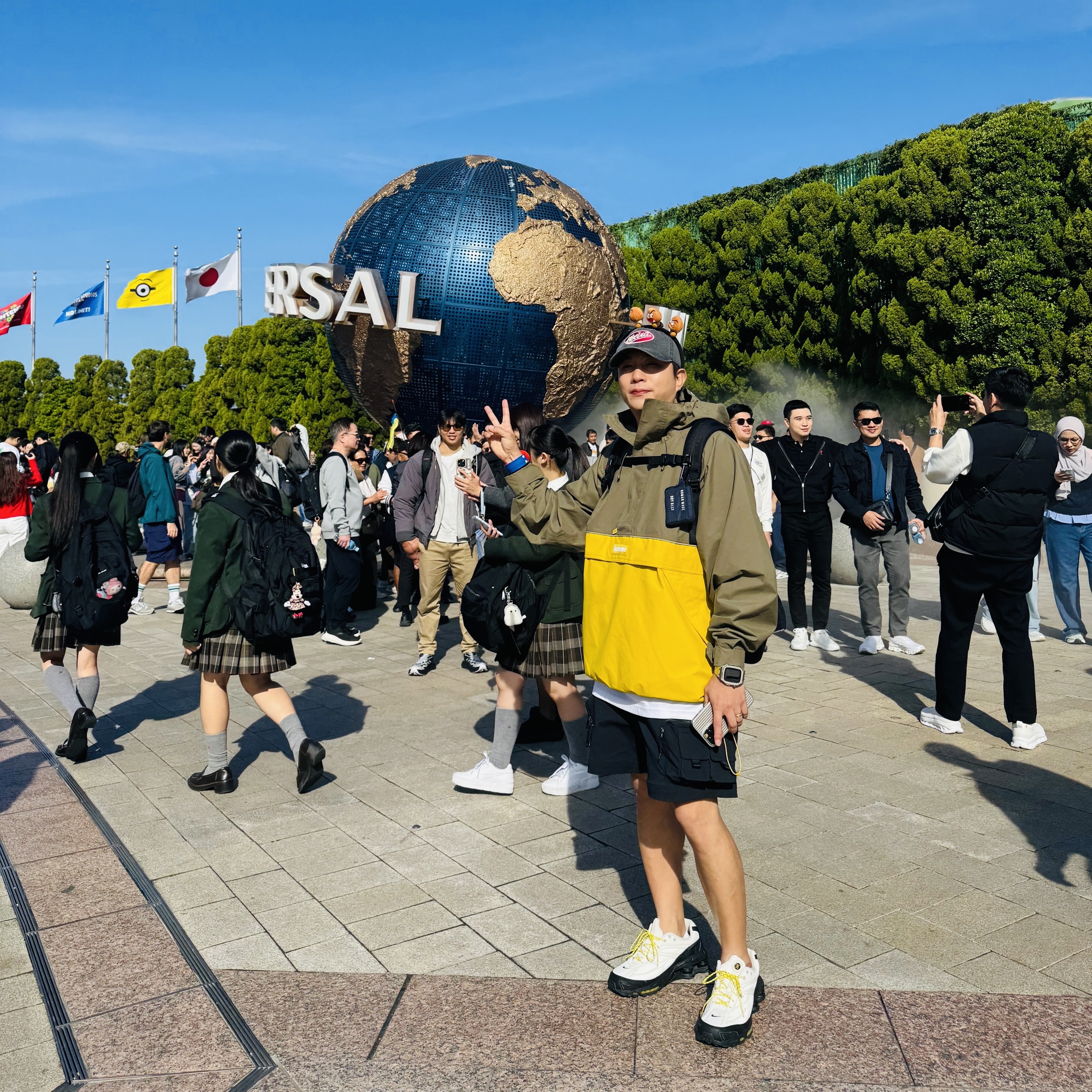 Supreme Gore-Tex Anorak Yellow - 24SS, Nike Shox Ride 2 Black and Phantom 착용 스타일