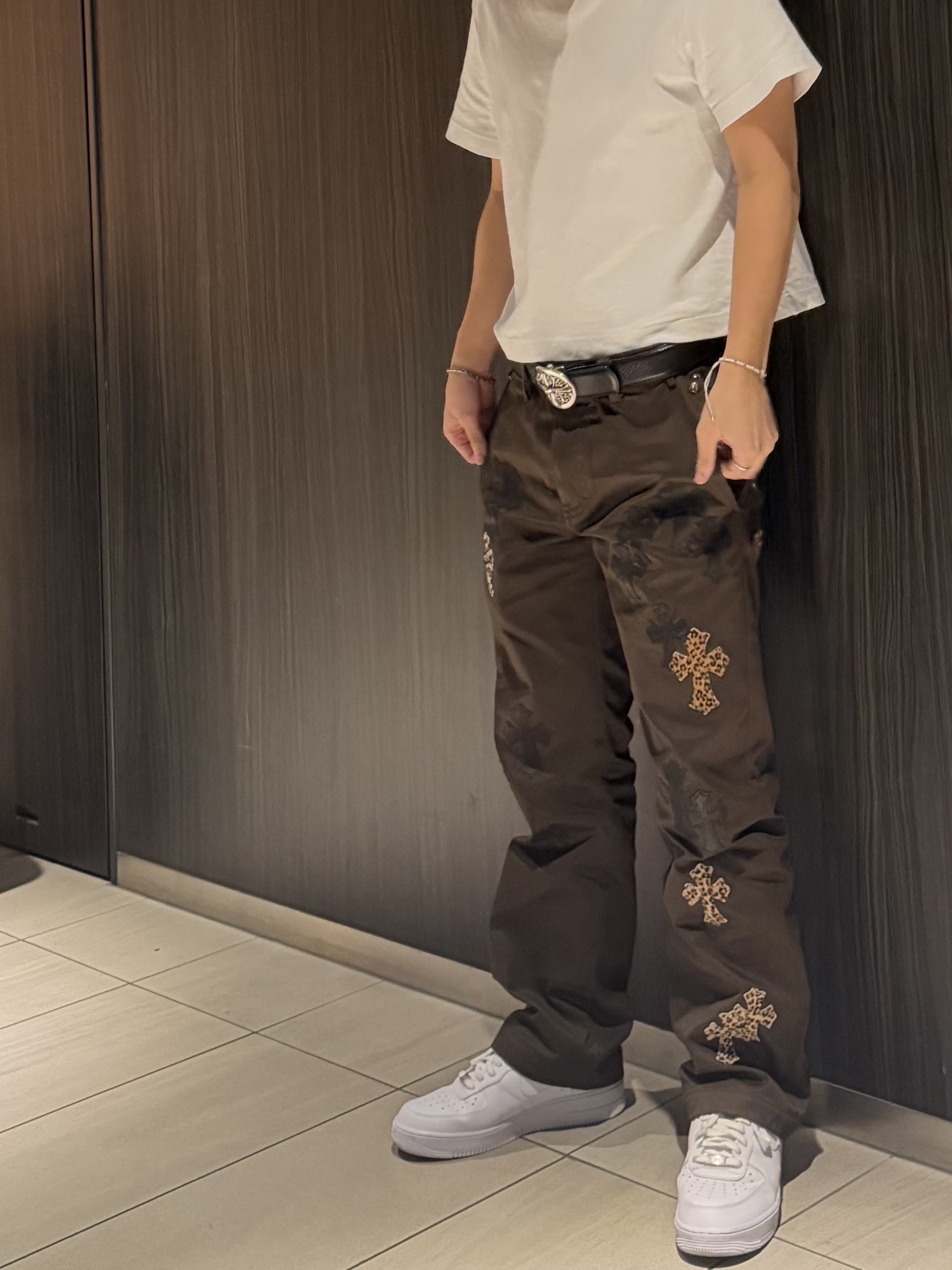 Chrome Hearts Leather Cross Sweatpants Black, Hansroom Chrome Hearts DBL Roller Grommet Leather Belt 2 Inch 착용 스타일 - 1