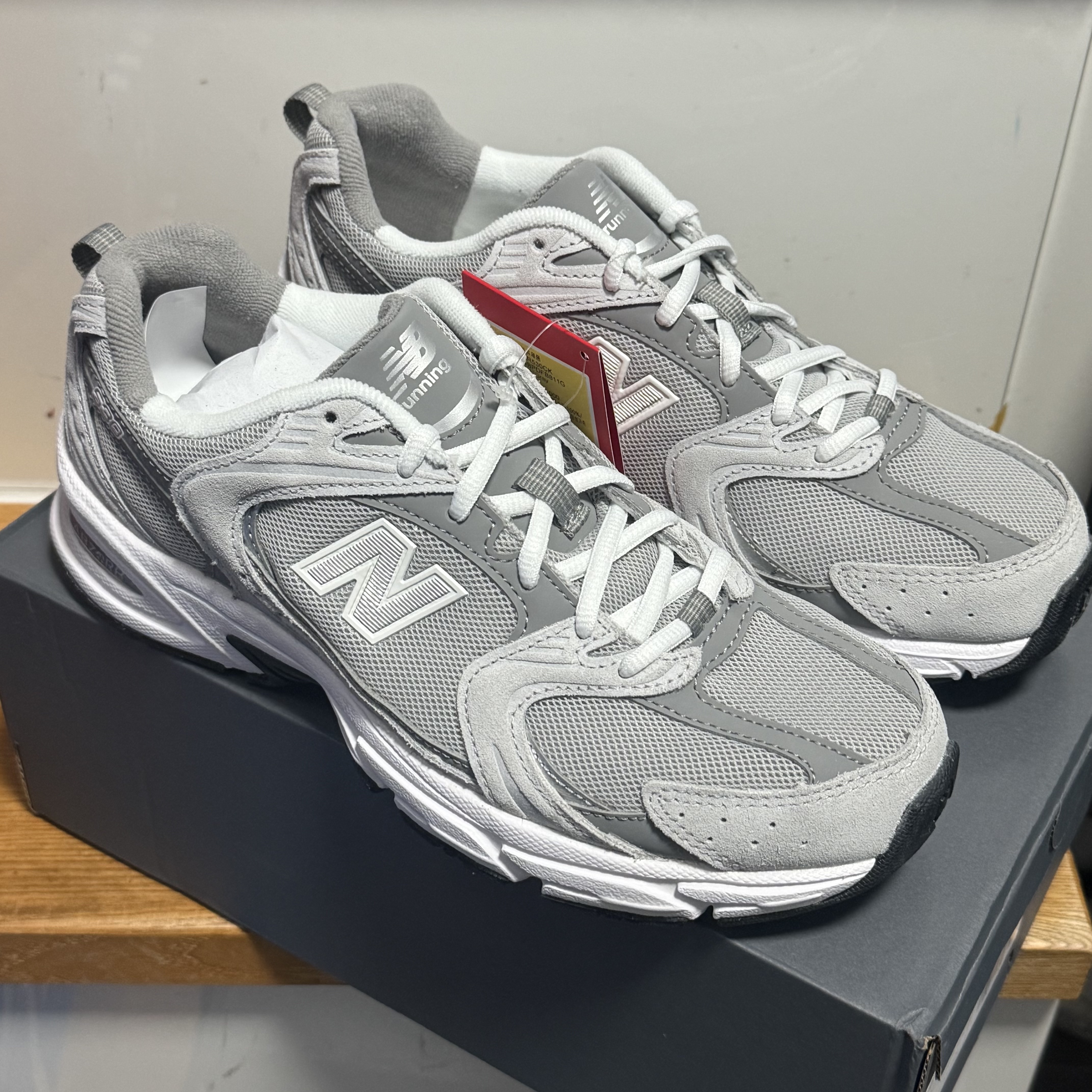 New Balance 530 Grey 착용 스타일