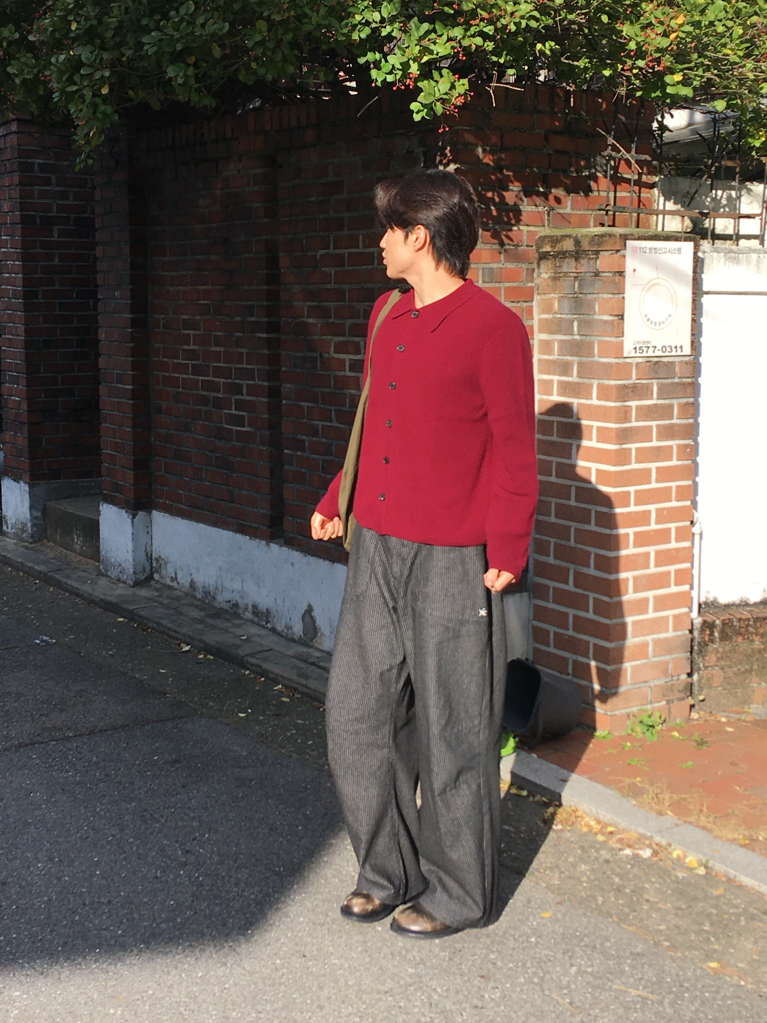 The Coldest Moment TCM Starfish Pin Stripe Pants Black, Arket Canvas Tote Bag Dark Green 착용 스타일 - 1