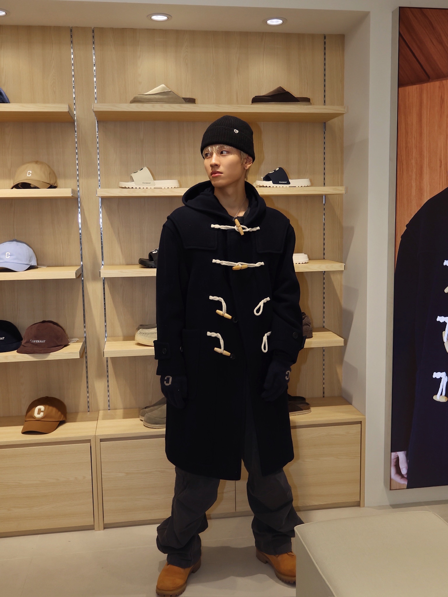 Covernat Wool Hooded Duffle Coat Dark Navy 착용 스타일
