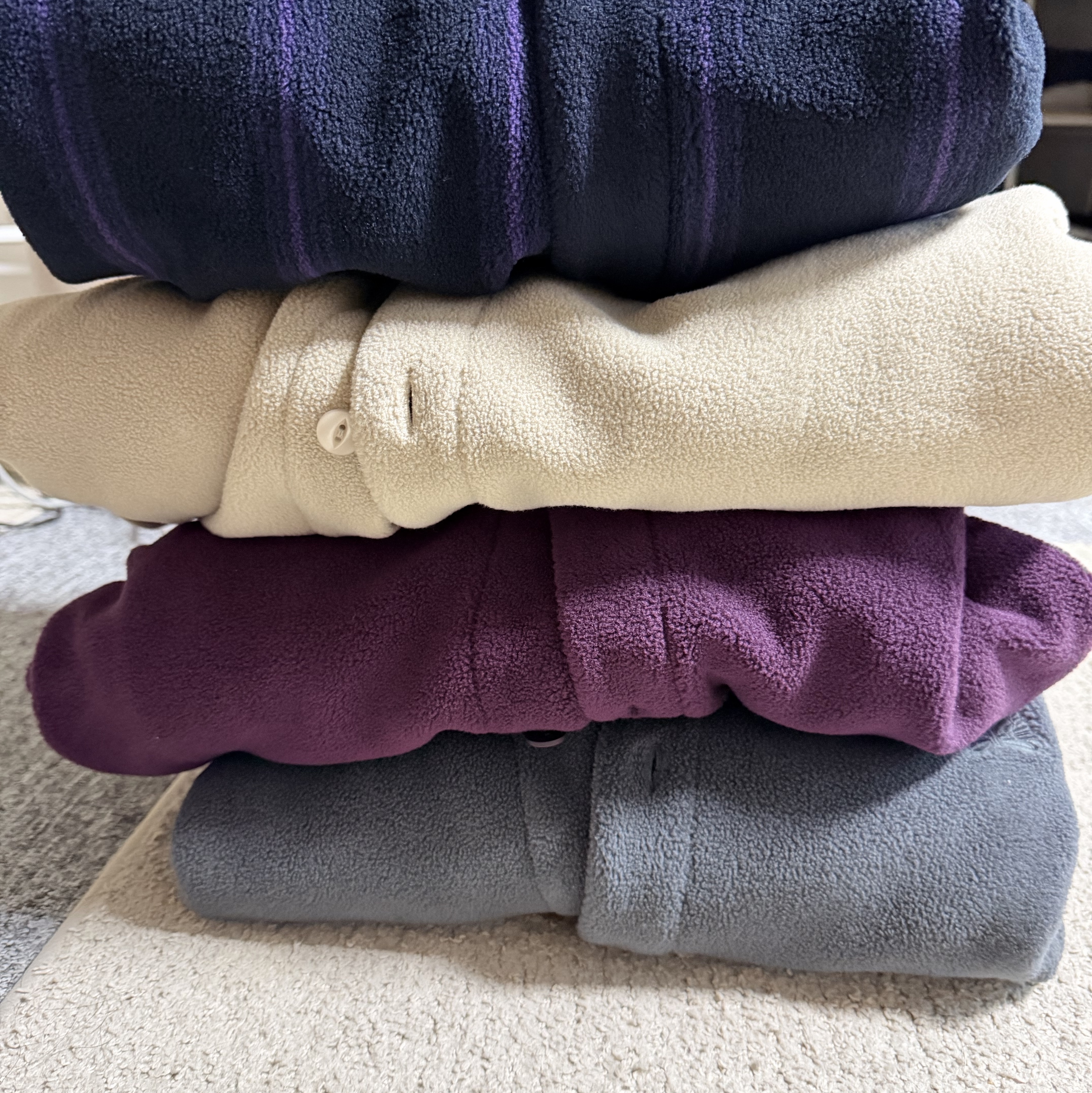 Uniqlo x Needles Fleece Oversized Cardigan Black - JP, Uniqlo x Needles Fleece Oversized Cardigan Dark Gray - KR 착용 스타일