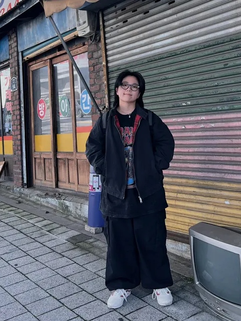 QT8 GARMENTS TL Washed Oxford Harrington Jacket Black 착용 스타일 - 1
