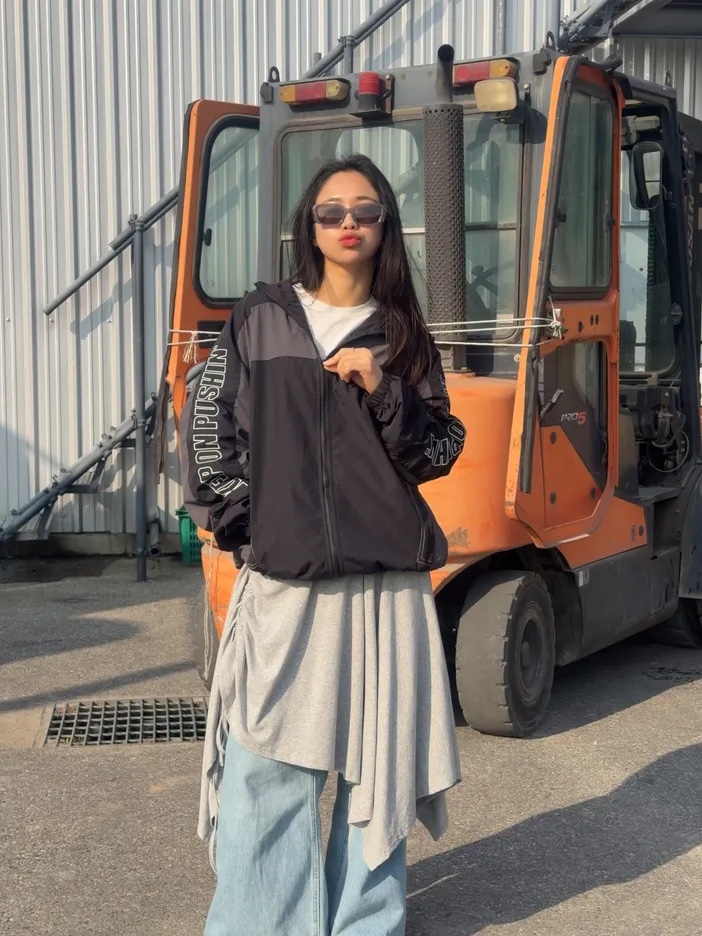 QT8 Garments Retro Hooded Track Jacket Black/Charcoal 착용 스타일 - 3