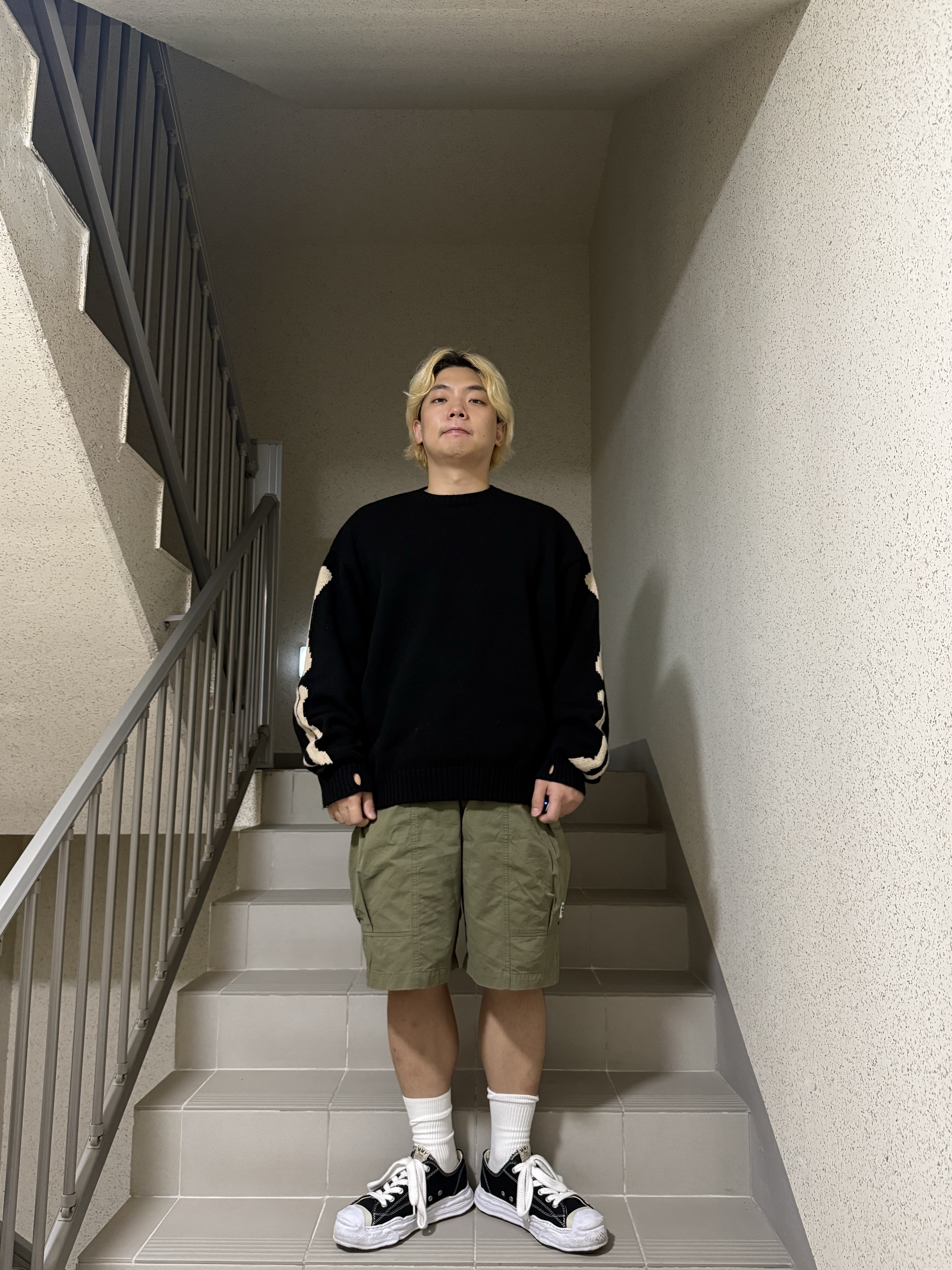 Maison Mihara Yasuhiro Hank OG Sole Canvas Low-top Sneakers Black, Kapital 5G Wool Bone Crewneck Sweater Black 착용 스타일 - 3