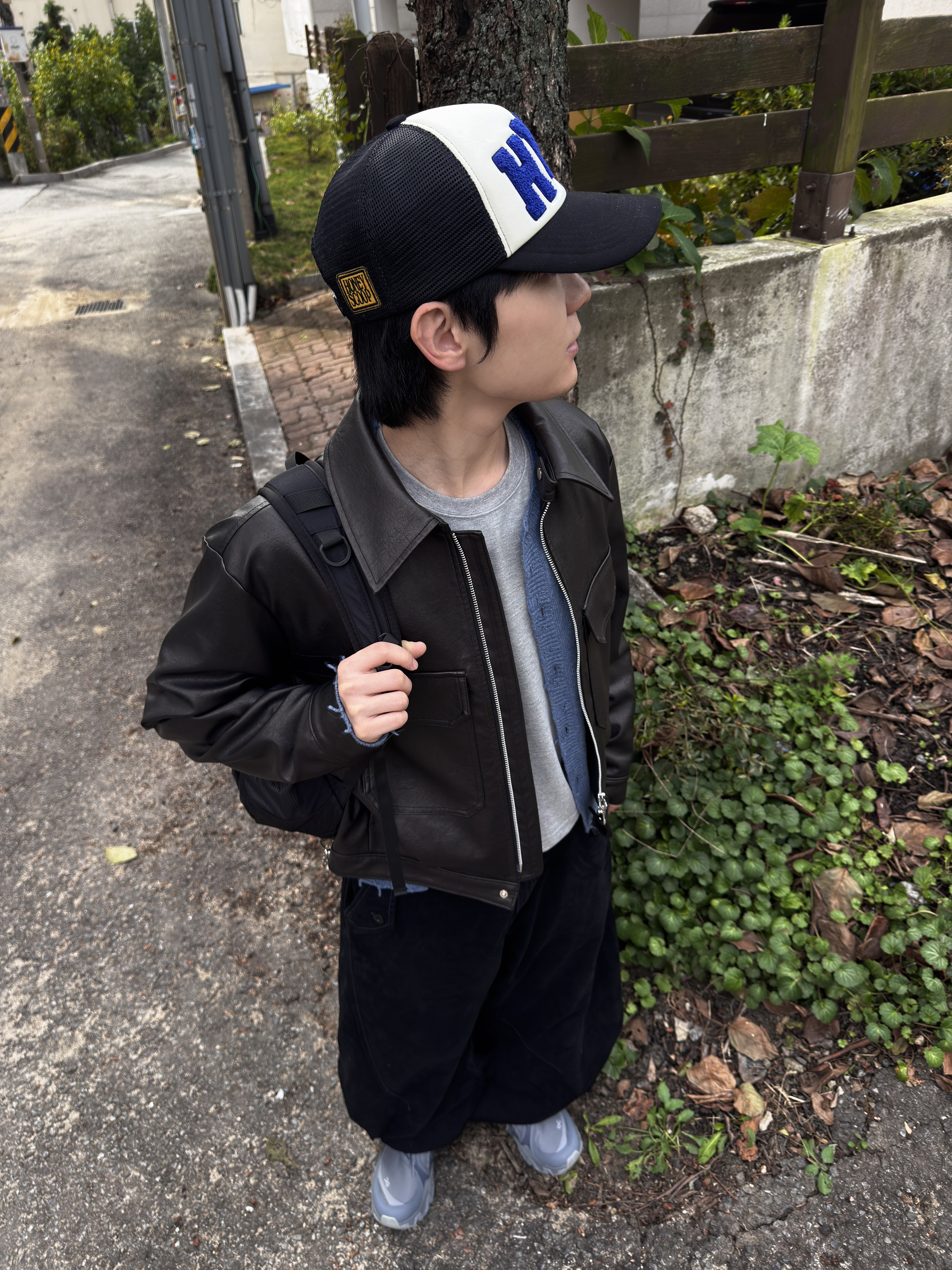 Honey Scoop House HNY Logo Trucker Cap Black, On Running x Post Archive Faction (Paf) Cloudmonster Hyper Phantom Apollo 착용 스타일 - 4