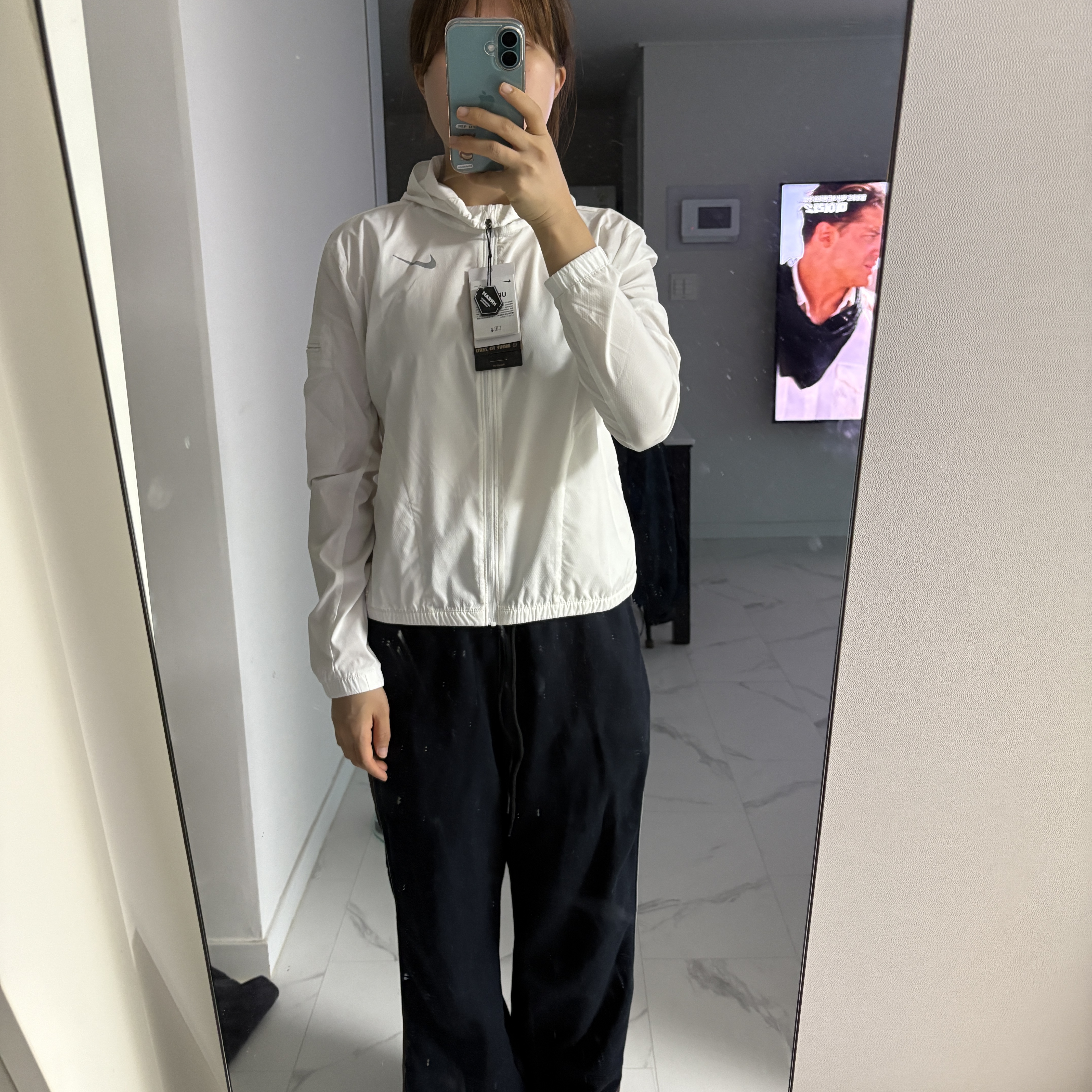 (W) Nike Impossibly Light Hooded Running Jacket White - Asia 착용 스타일 - 5