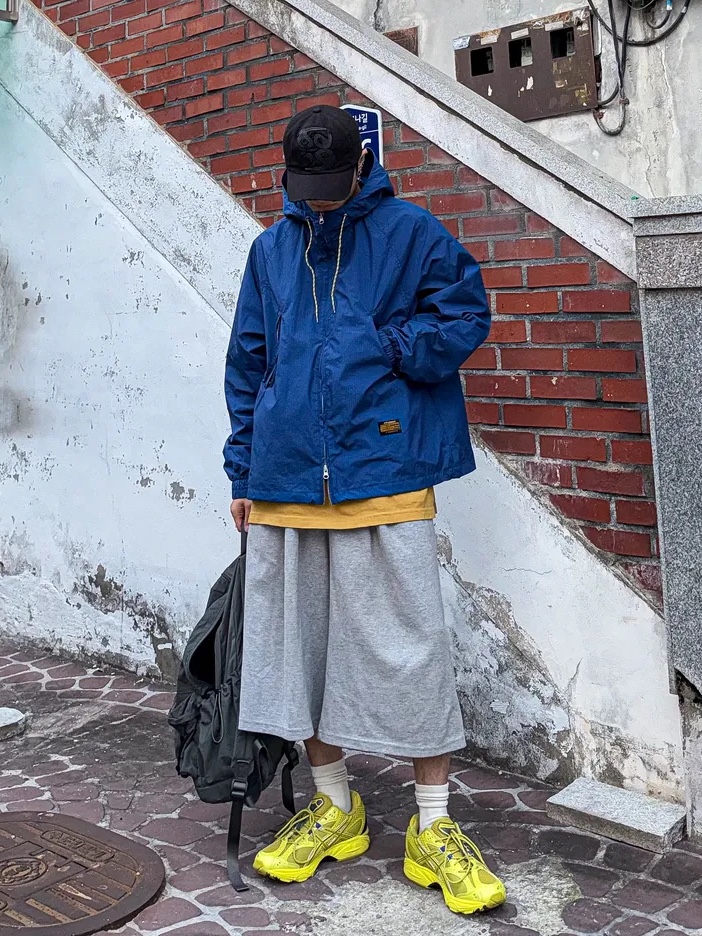 QT8 GARMENTS Nostalgia Windbreaker Blue 착용 스타일 - 3