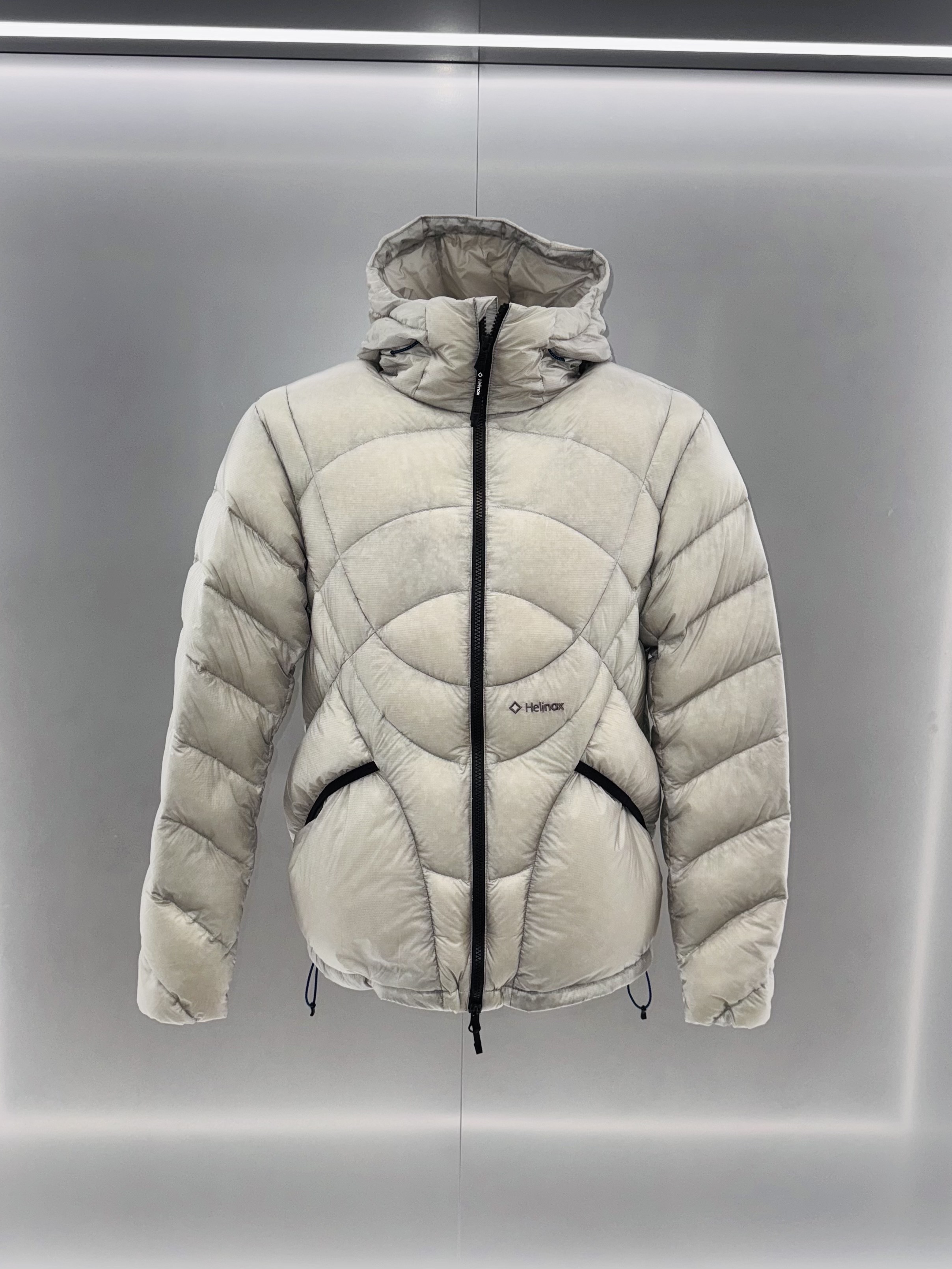 Helinox Wear Eclipse Pack Down Jacket Light Gray 착용 스타일 - 3