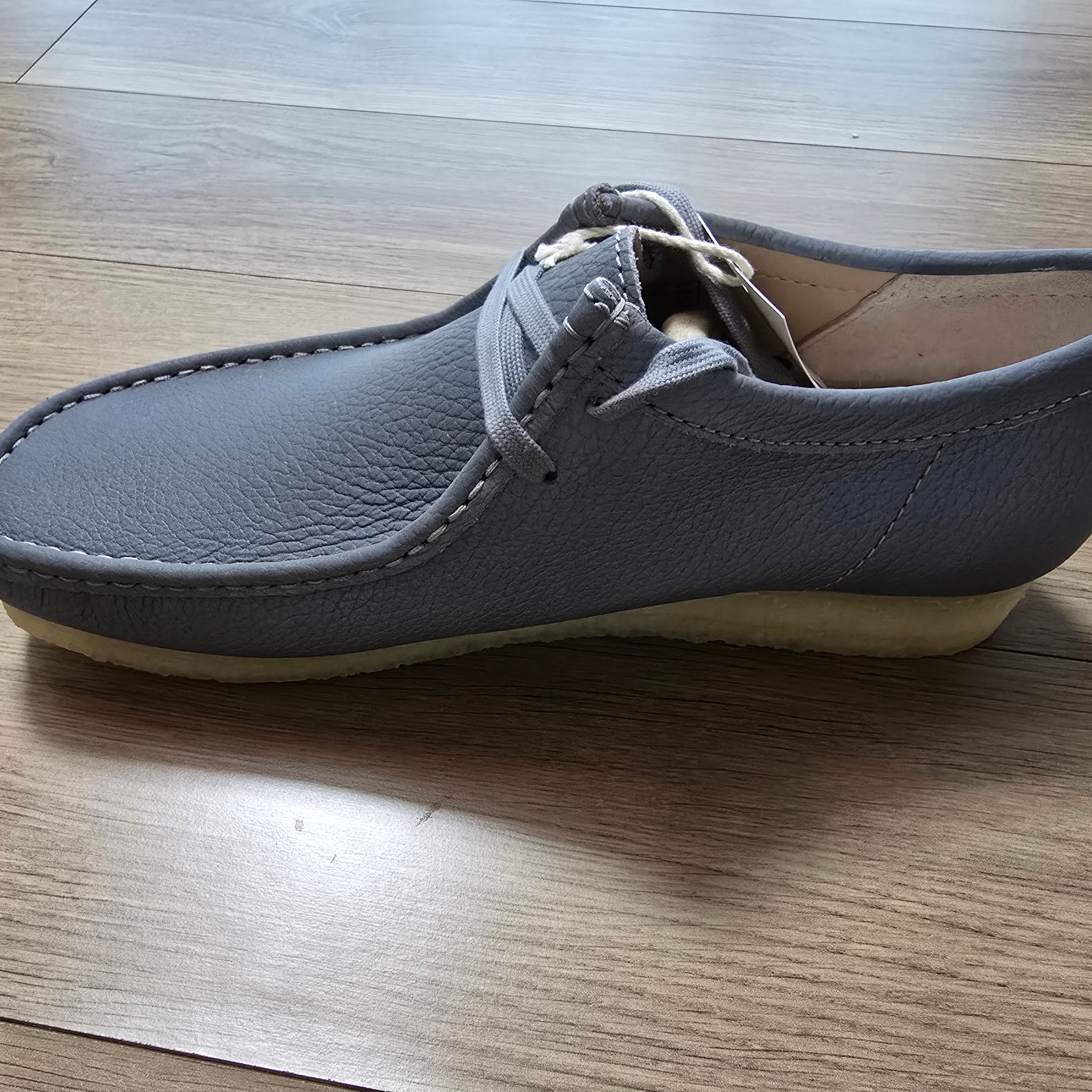 Clarks x Supreme Reflective Wallabee Silver - 25SS 착용 스타일 - 3
