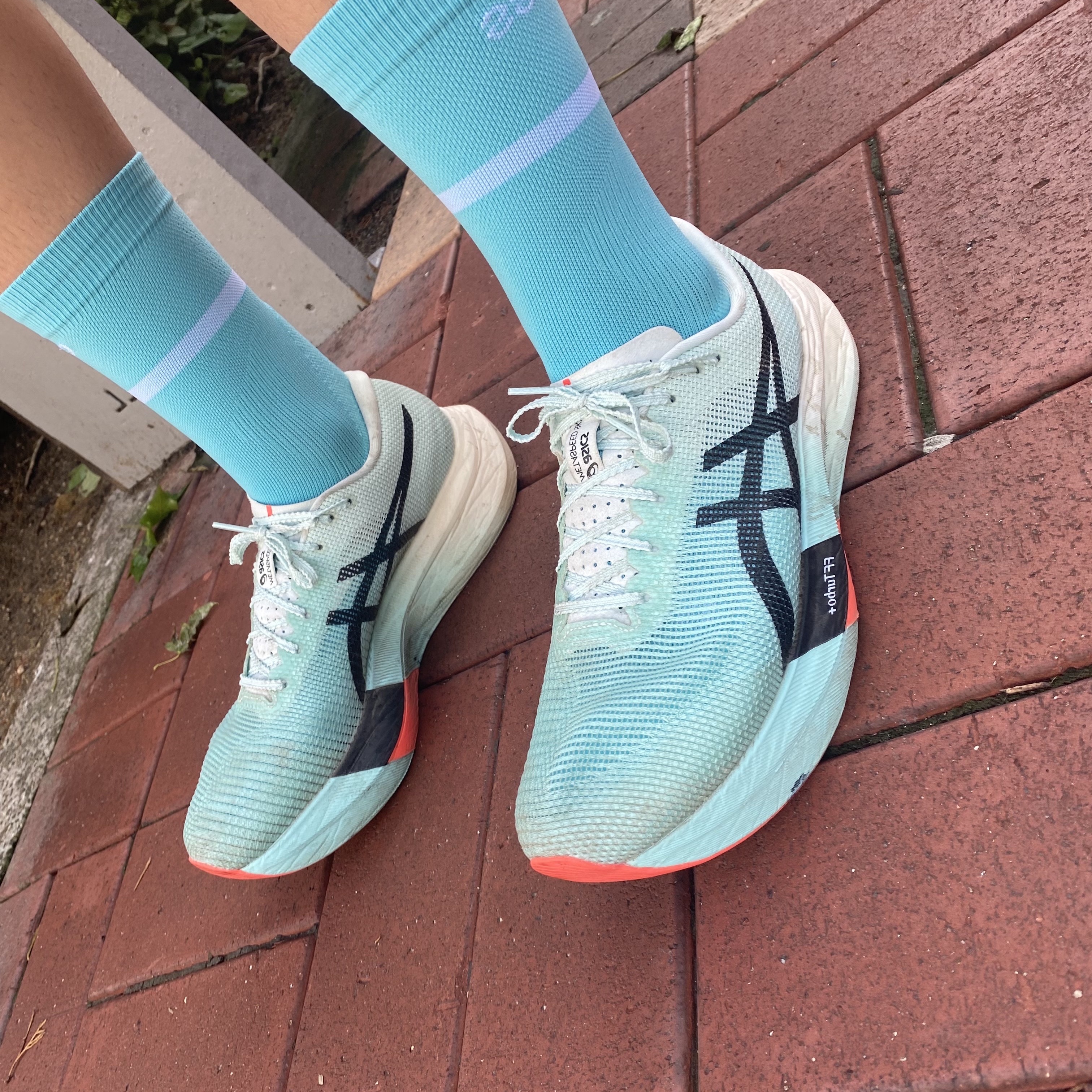 Nike Air Zoom Alphafly Next% 3 Hyper Pink, Asics Metaspeed Sky Paris Illuminate Mint Black 착용 스타일 - 2