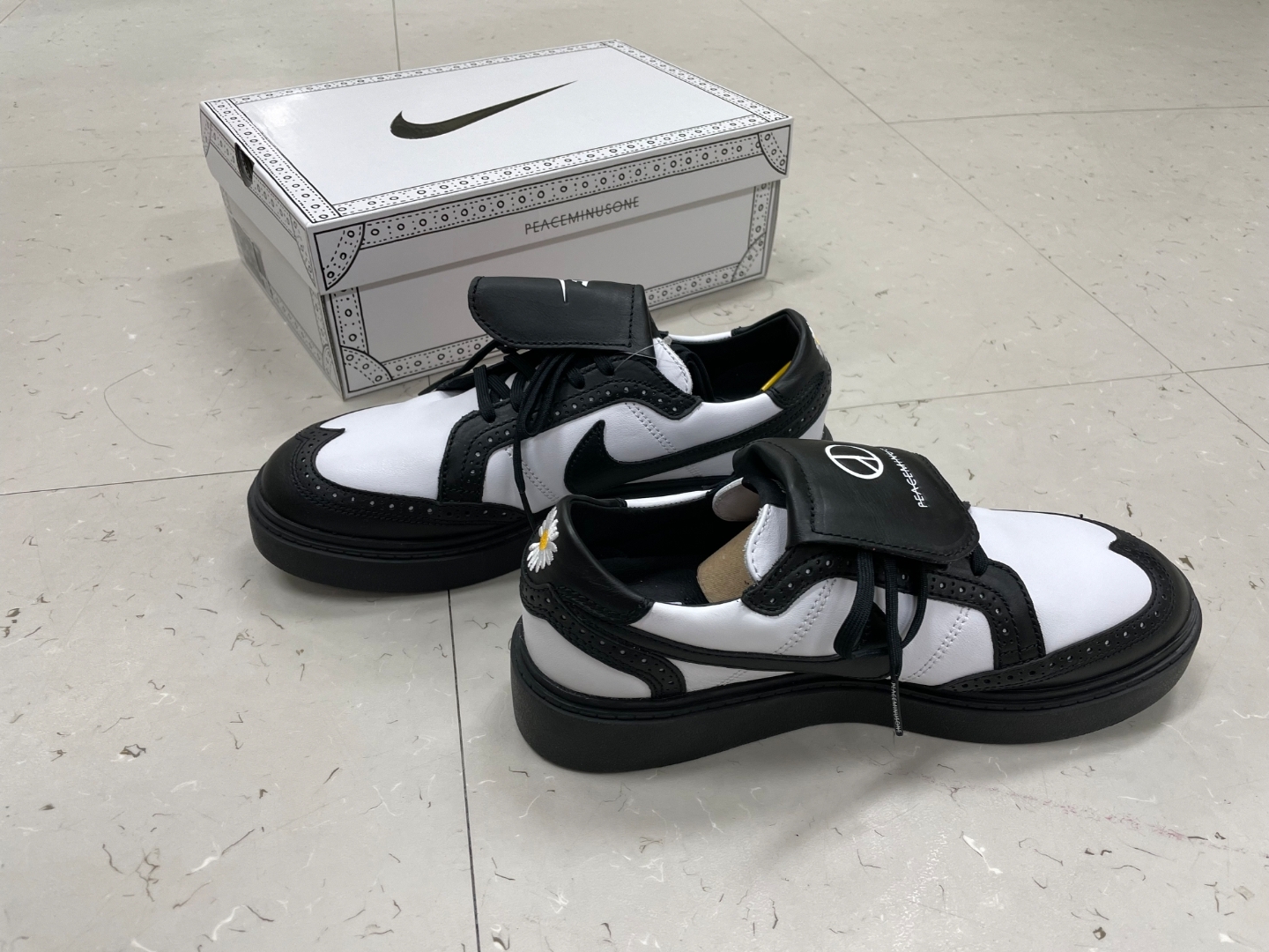 Nike x Peaceminusone Kwondo1 Black and White 착용 스타일