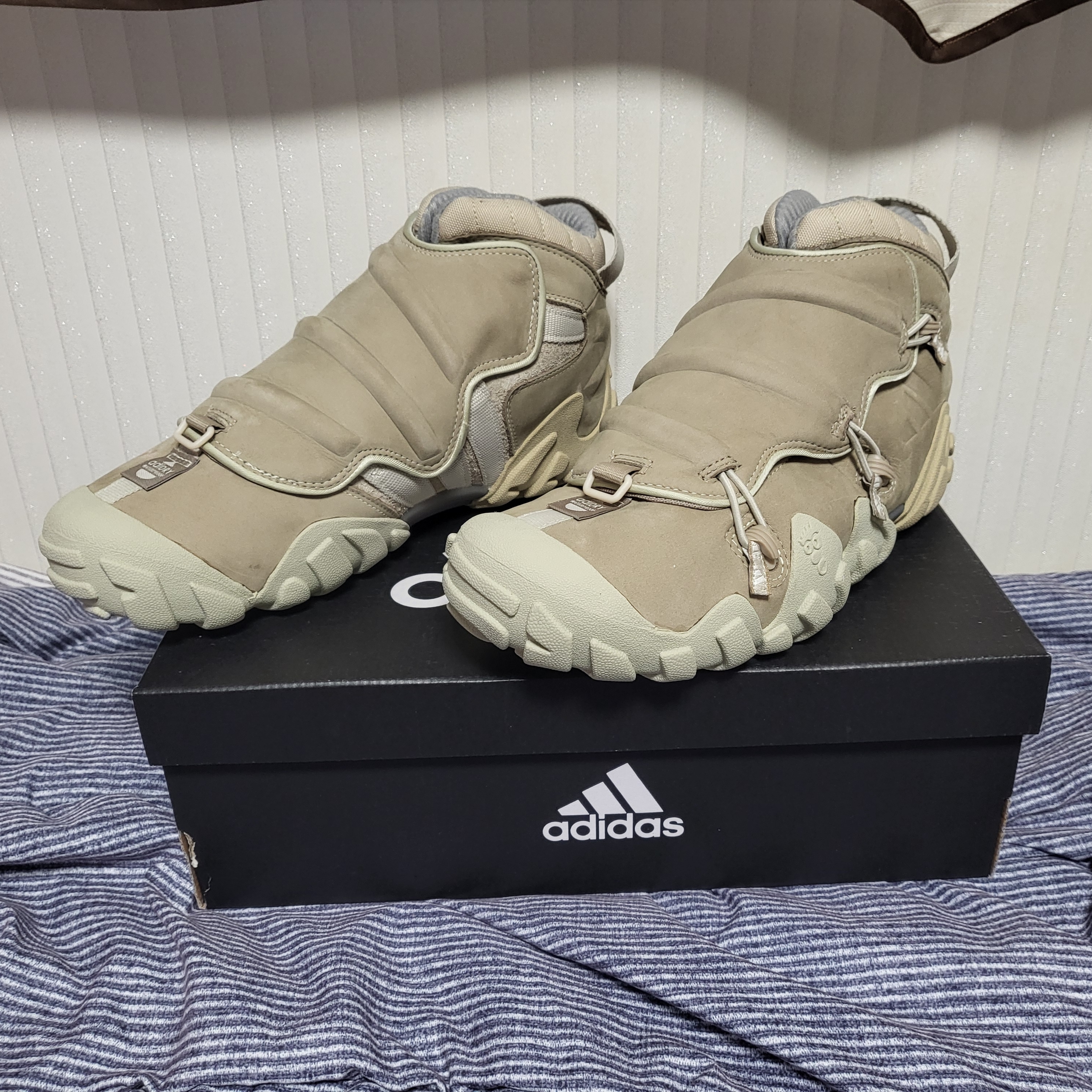 Adidas x Mita Radlander Blanch Cargo Ivory 착용 스타일