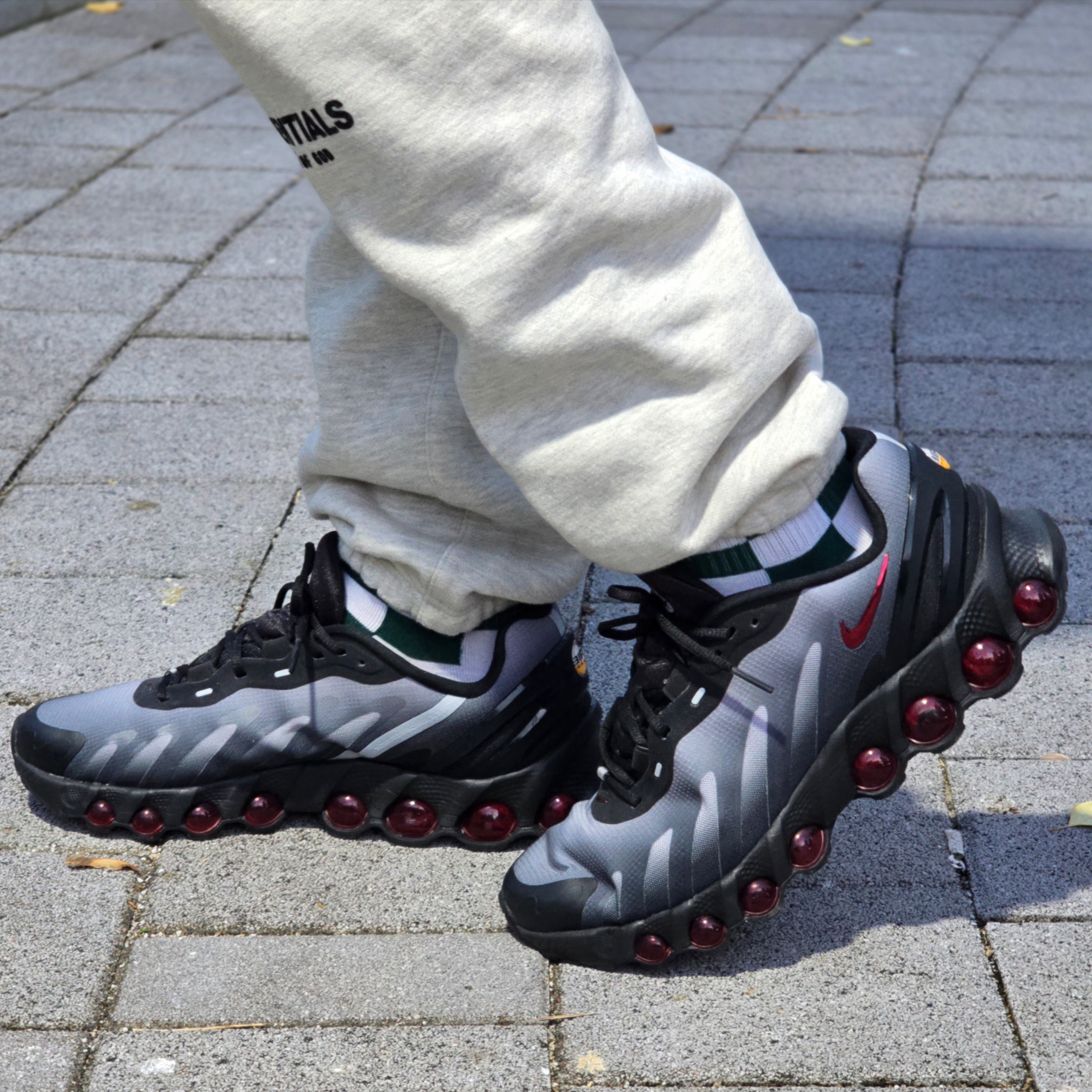 Nike Air Max Dn8 Black Anthracite 착용 스타일 - 1