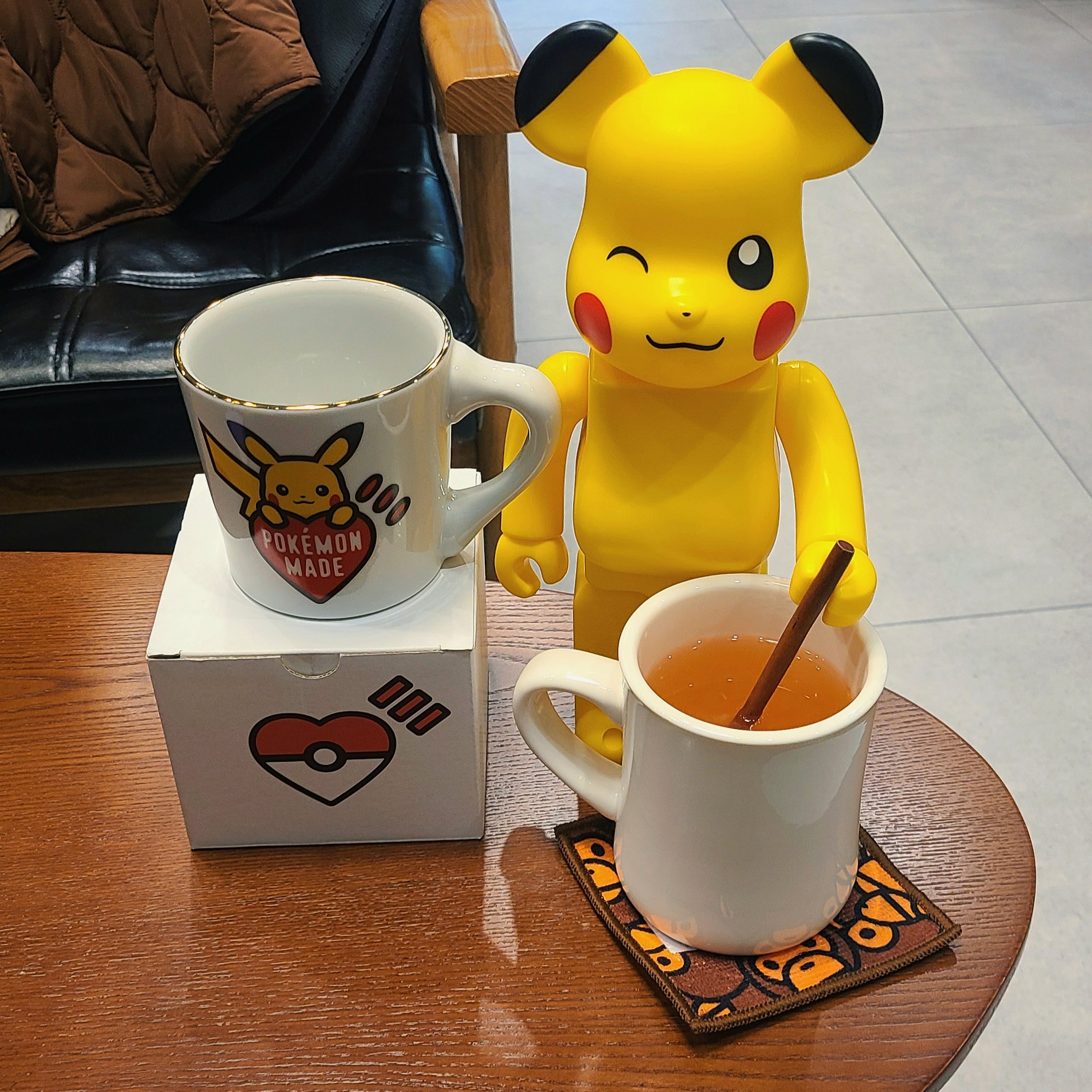 Bearbrick Pokemon Pikachu Female Ver. 400%, Human Made x Pokemon Made Coffee Mug White 착용 스타일