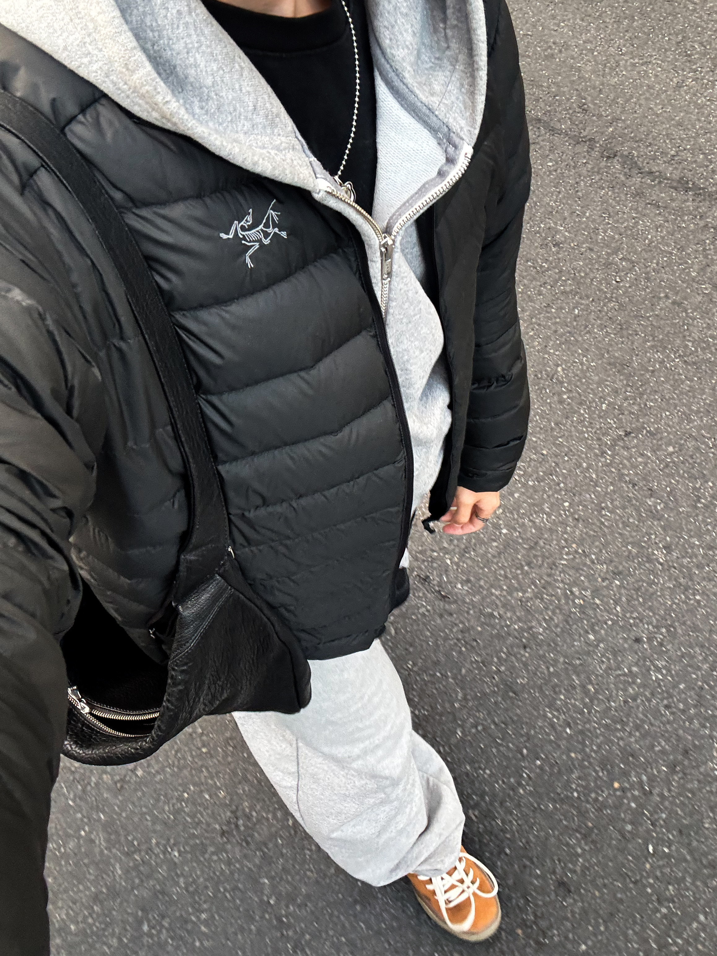 Arc'teryx Cerium Jacket Black, Xlim Ep.8 01 Bag Black 착용 스타일