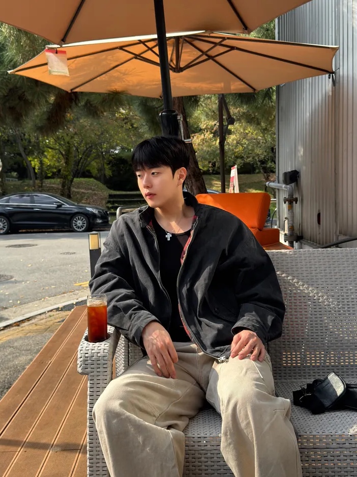 QT8 GARMENTS TL Washed Oxford Harrington Jacket Black 착용 스타일 - 4