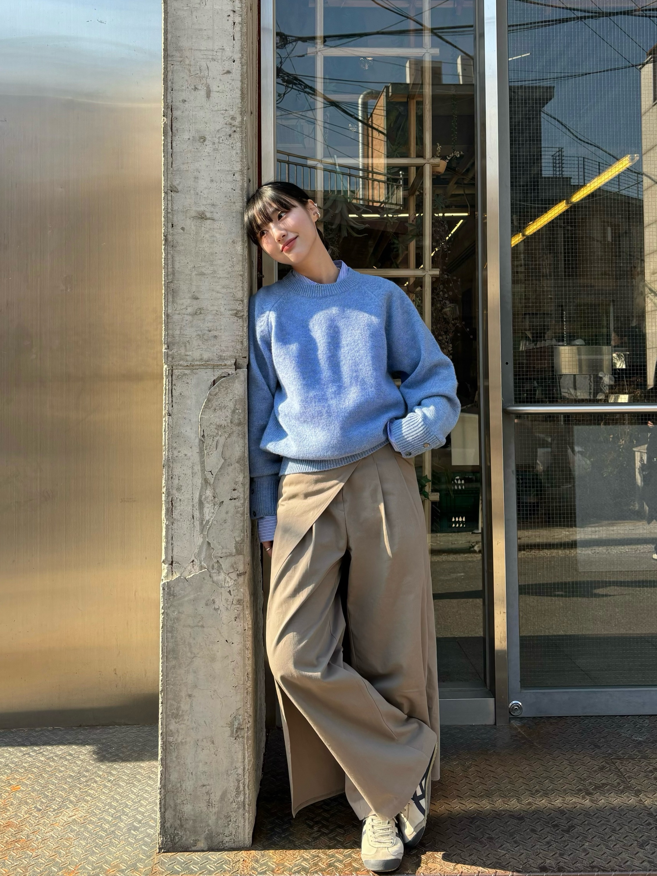 Knitted Shaggy Dog Wool 100% Round Knit Blue 착용 스타일