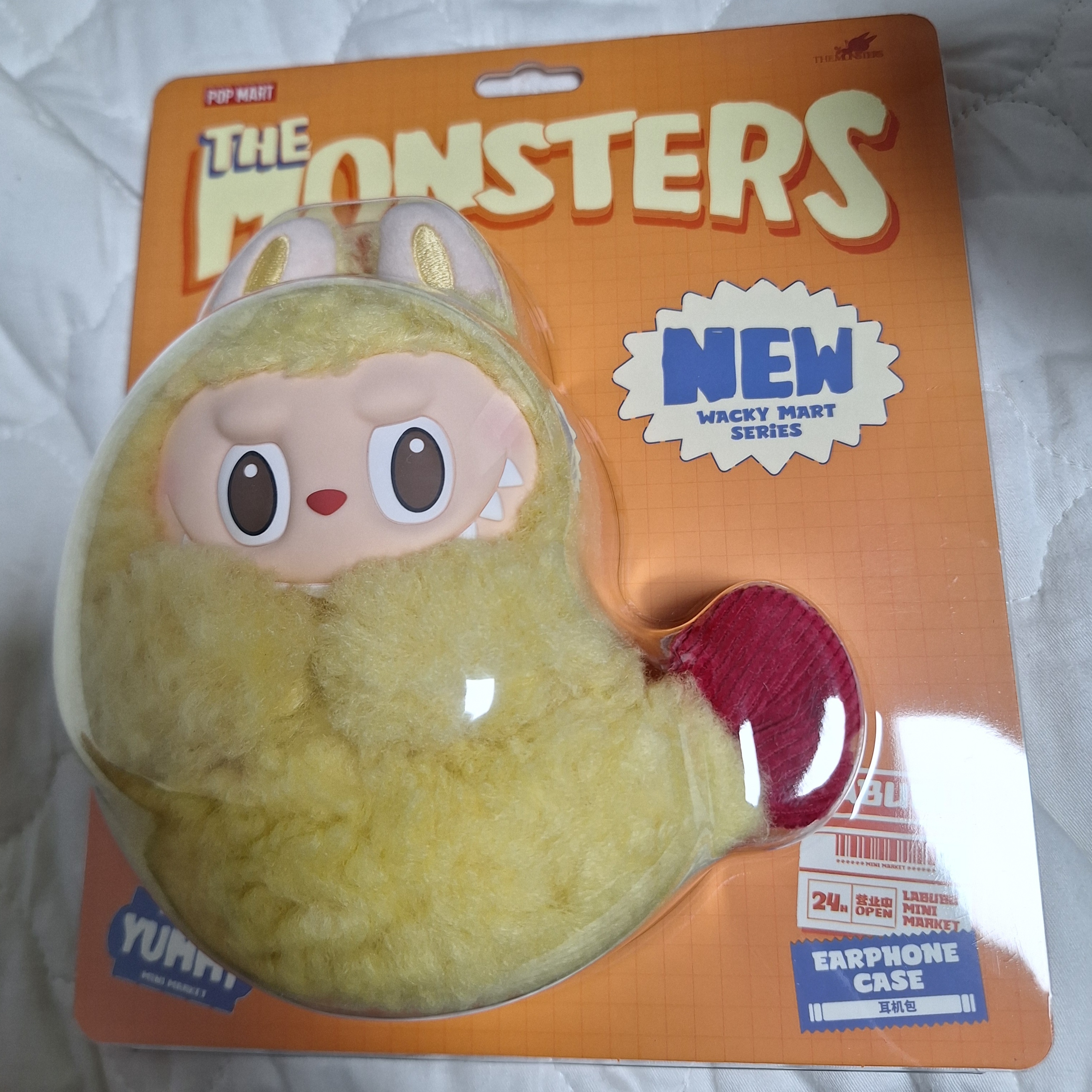 Pop Mart Labubu The Monsters Wacky Mart Series Earphone Case 착용 스타일