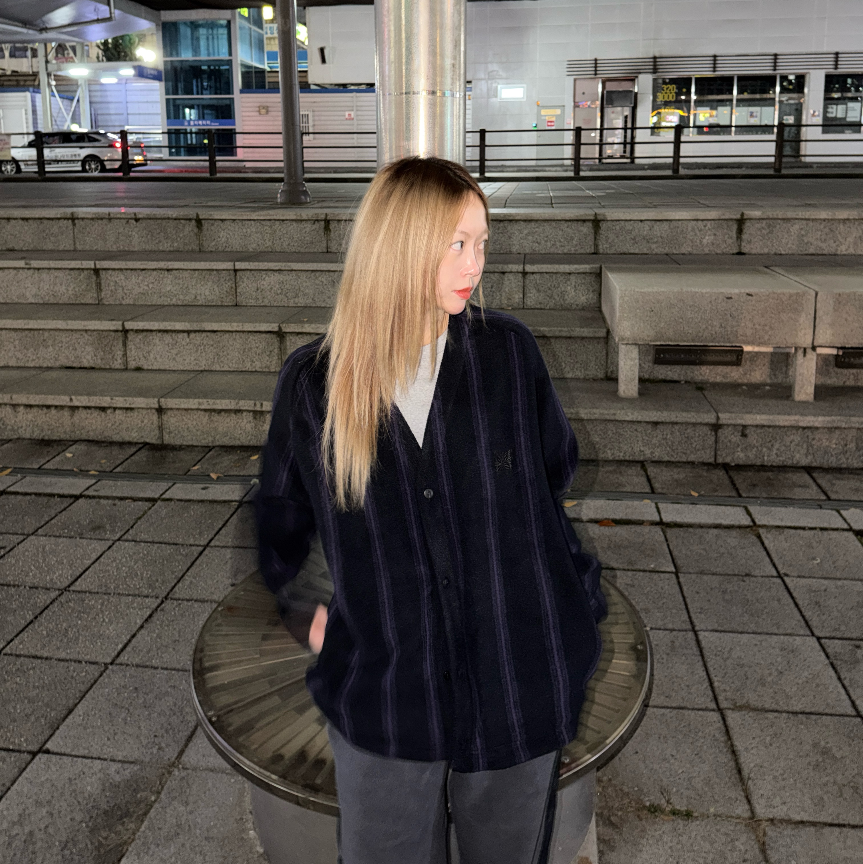 Uniqlo x Needles Fleece Oversized Cardigan Black - KR, Uniqlo x Needles Fleece Oversized Cardigan Black - JP 착용 스타일 - 3