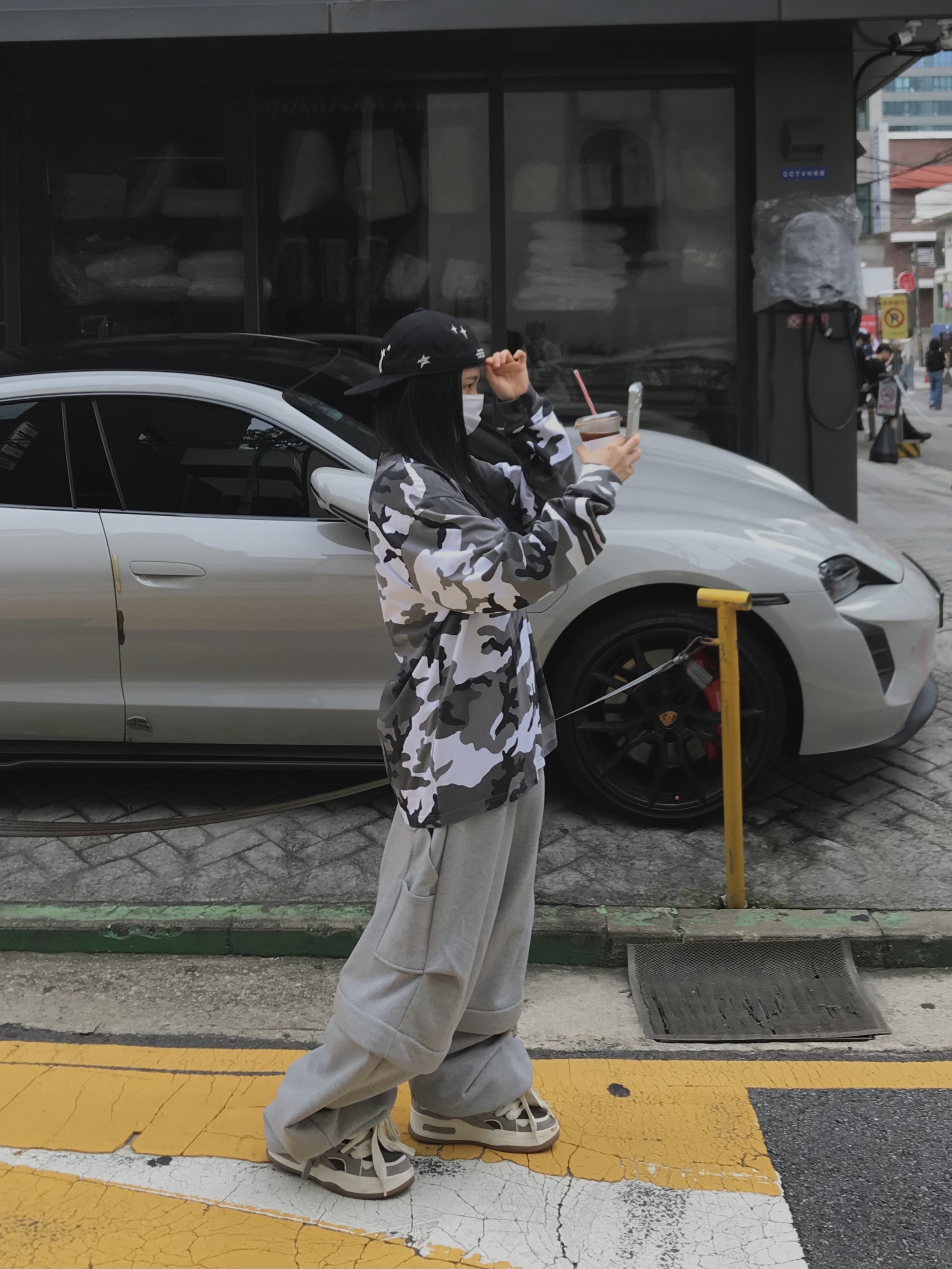 Supreme Small Box L/S T-Shirt Snow Camo - 25SS, MJD Detachable Carpenter Sweat Pants Melange Grey 착용 스타일 - 1
