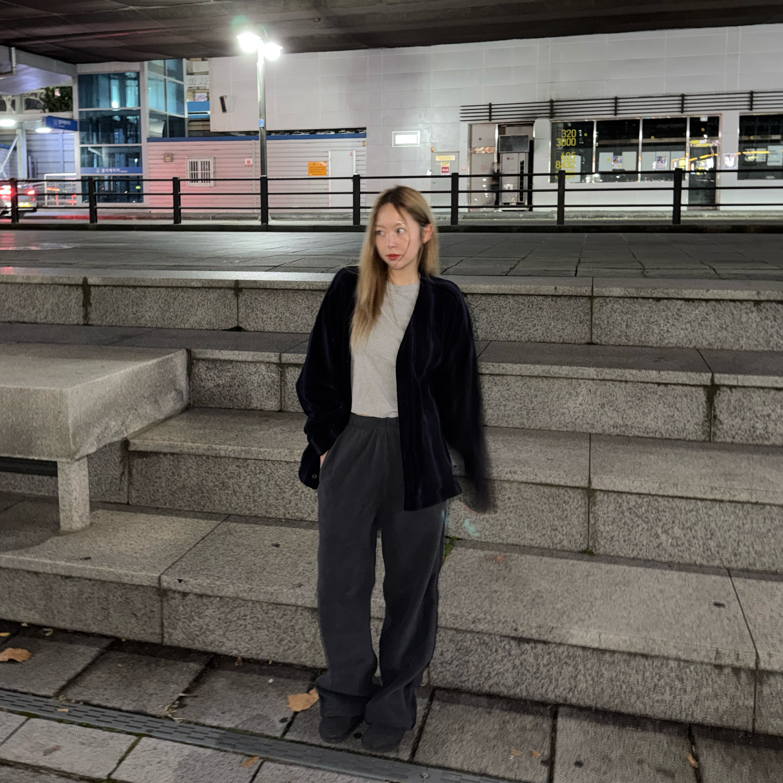 Uniqlo x Needles Fleece Oversized Cardigan Black - KR, Uniqlo x Needles Fleece Oversized Cardigan Black - JP 착용 스타일 - 5