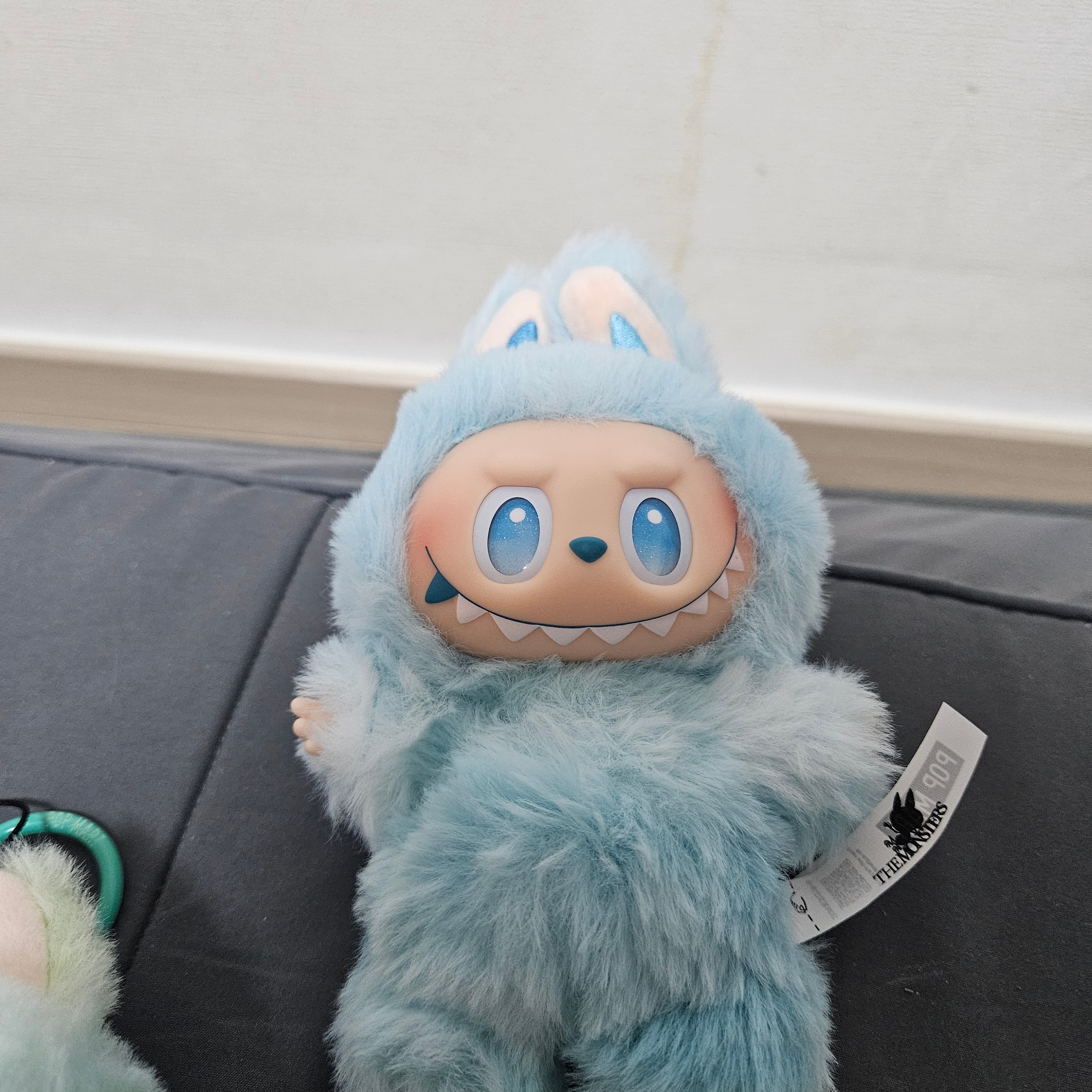 Pop Mart Labubu The Monsters Highlight Series Hope Keyring (Opened Case) 착용 스타일