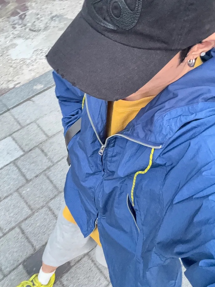 QT8 GARMENTS Nostalgia Windbreaker Blue 착용 스타일 - 5